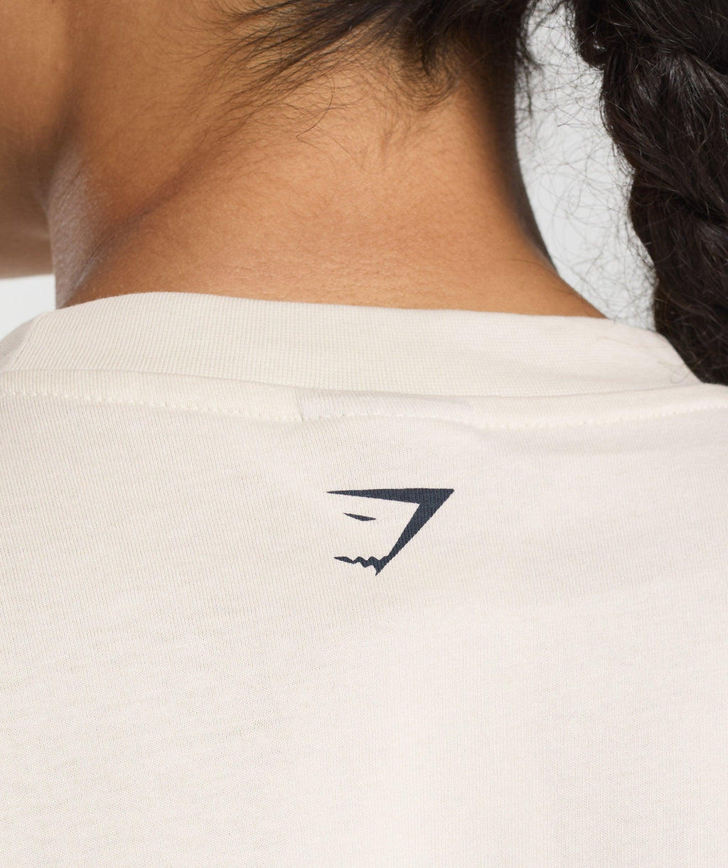 gymshark-lifting-essentials-graphic-oversized-t-shirt-ss-tops-white-ss25