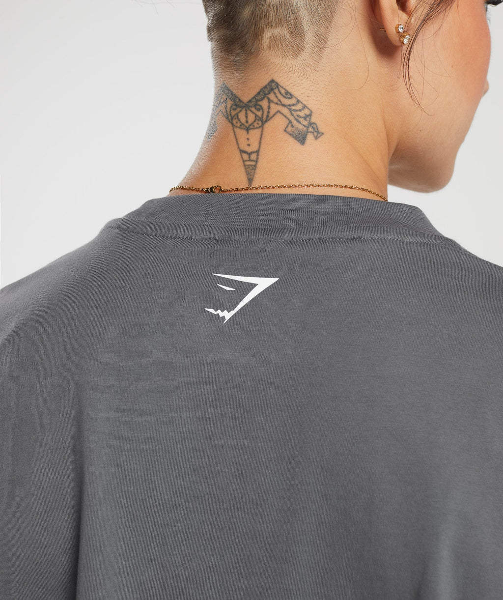 gymshark-lifting-graphic-oversized-t-shirt-dark-grey-aw23