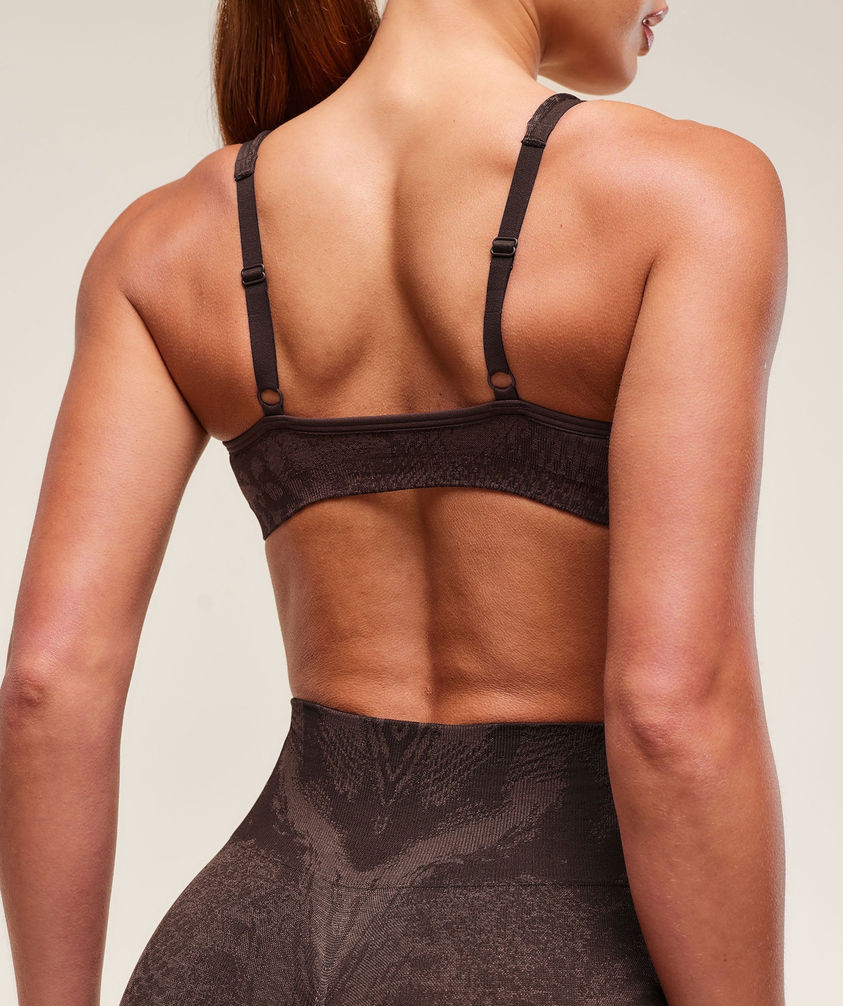 gymshark-adapt-x-whitney-animal-seamless-twist-front-bra-archive-brown-soft-brown-ss25