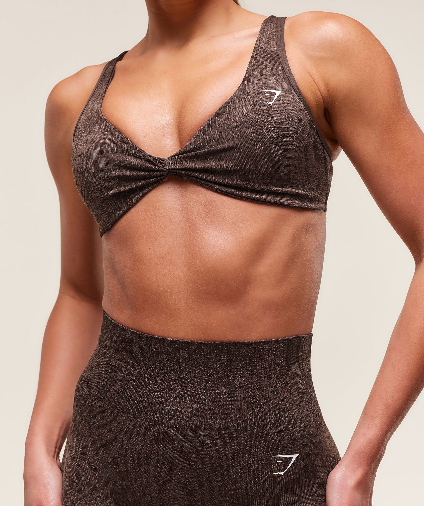 gymshark-adapt-x-whitney-animal-seamless-twist-front-bra-archive-brown-soft-brown-ss25
