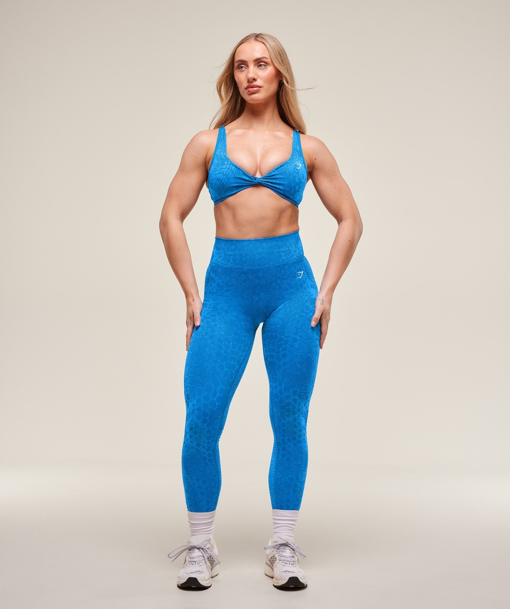 gymshark-adapt-x-whitney-animal-seamless-twist-front-bra-barbell-blue-gentle-blue-ss25