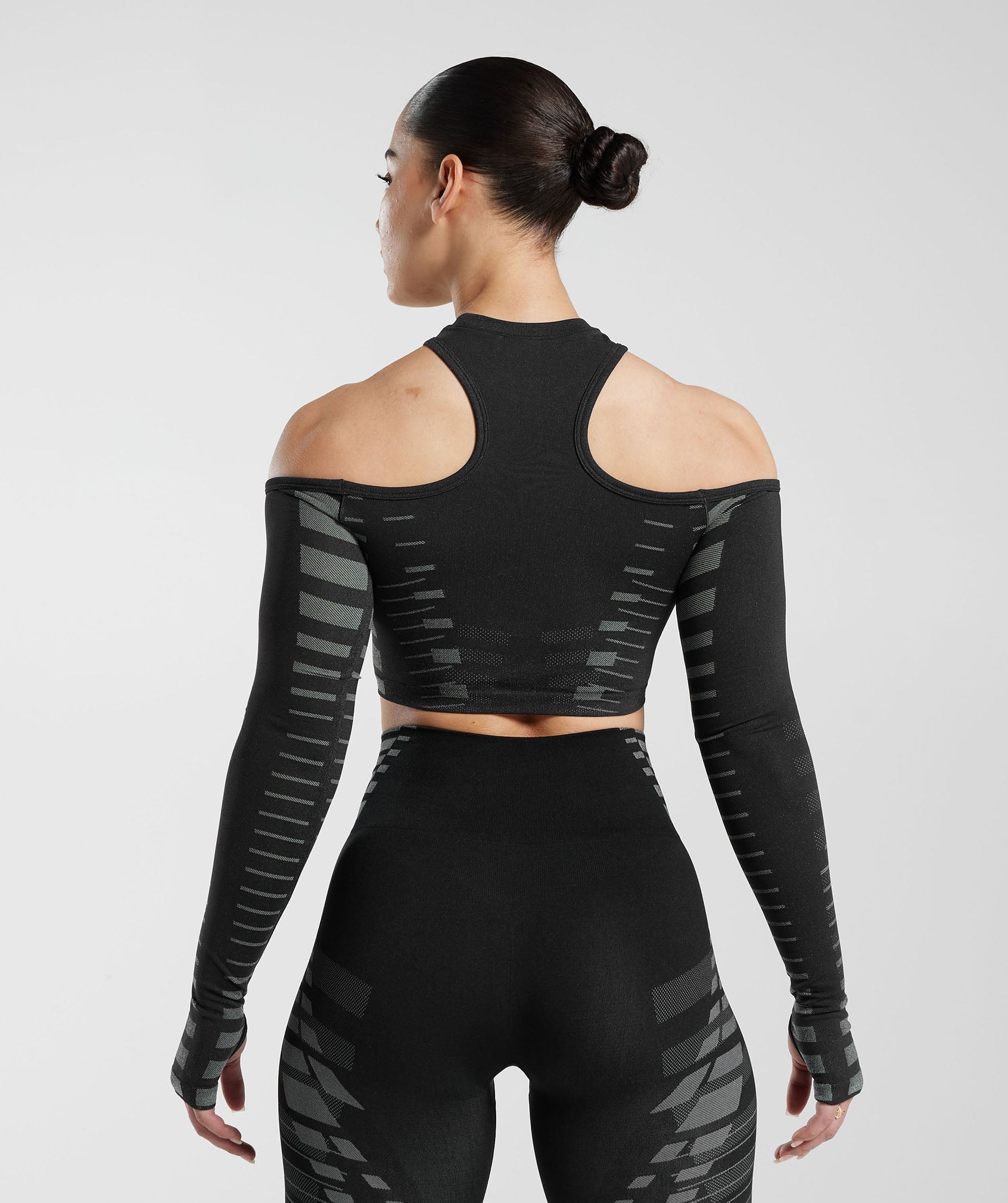 gymshark-apex-limit-crop-top-black-light-grey-ss23