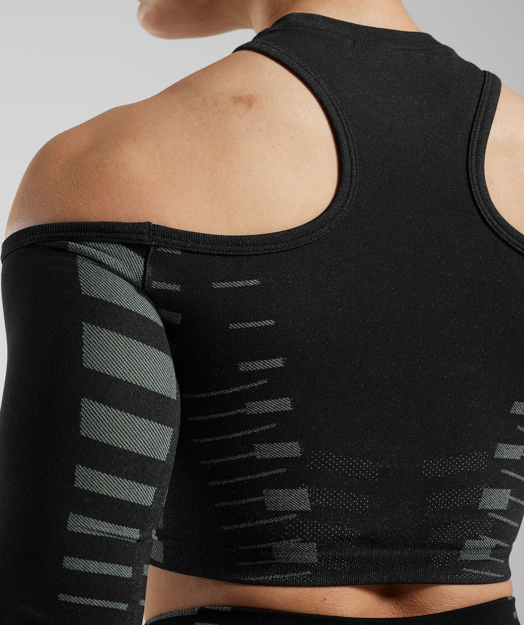 gymshark-apex-limit-crop-top-black-light-grey-ss23