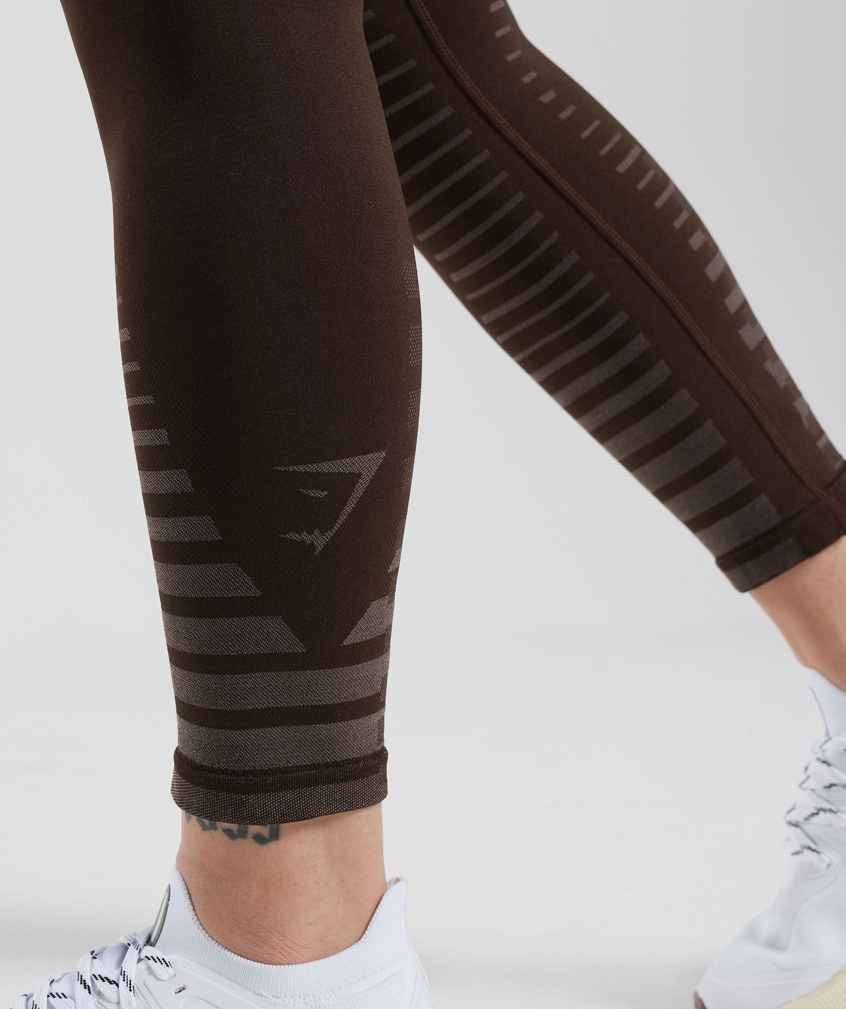 gymshark-apex-limit-leggings-archive-brown-truffle-brown-ss23