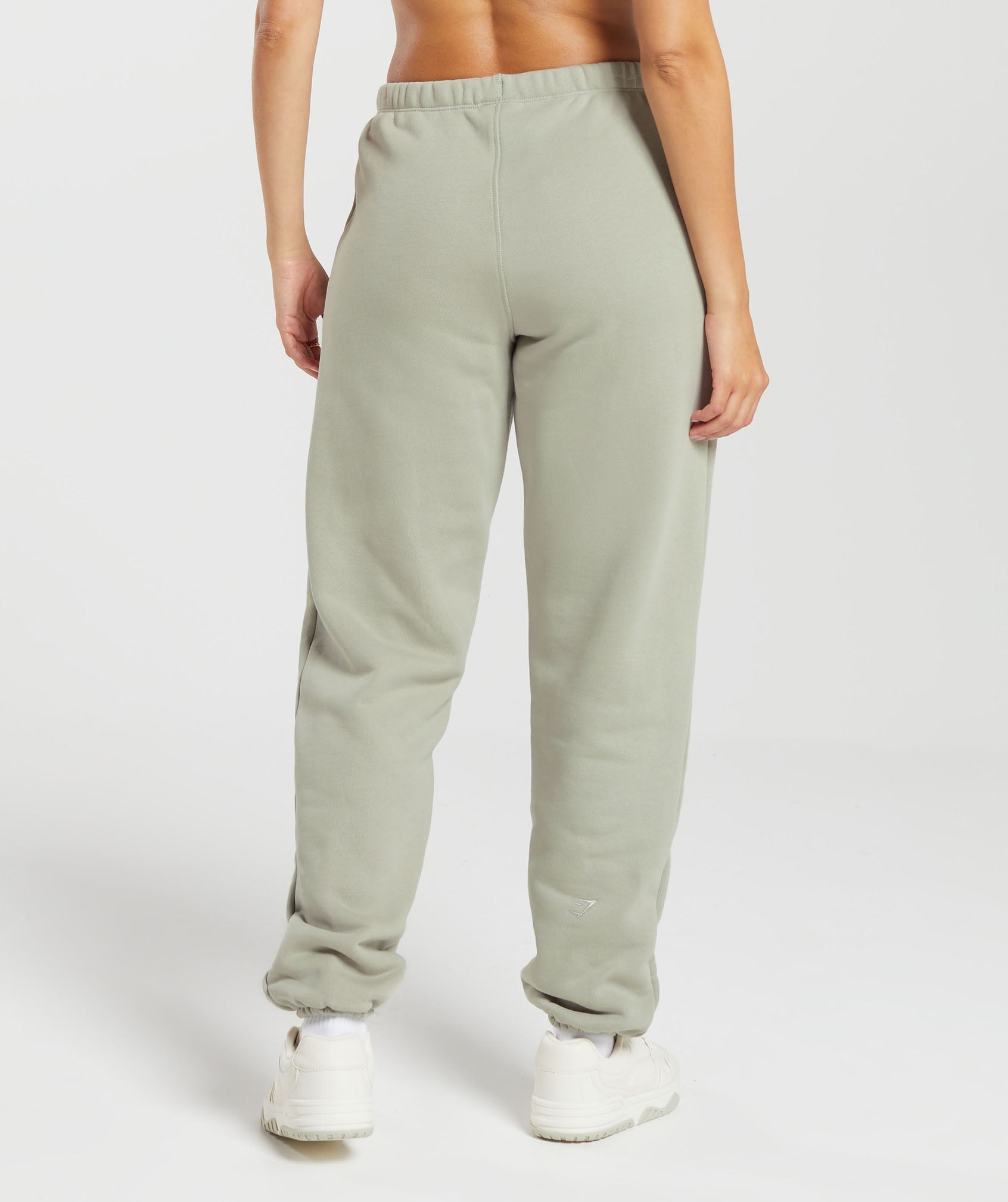 gymshark-heavyweight-loopback-sweat-joggers-stone-grey-aw23