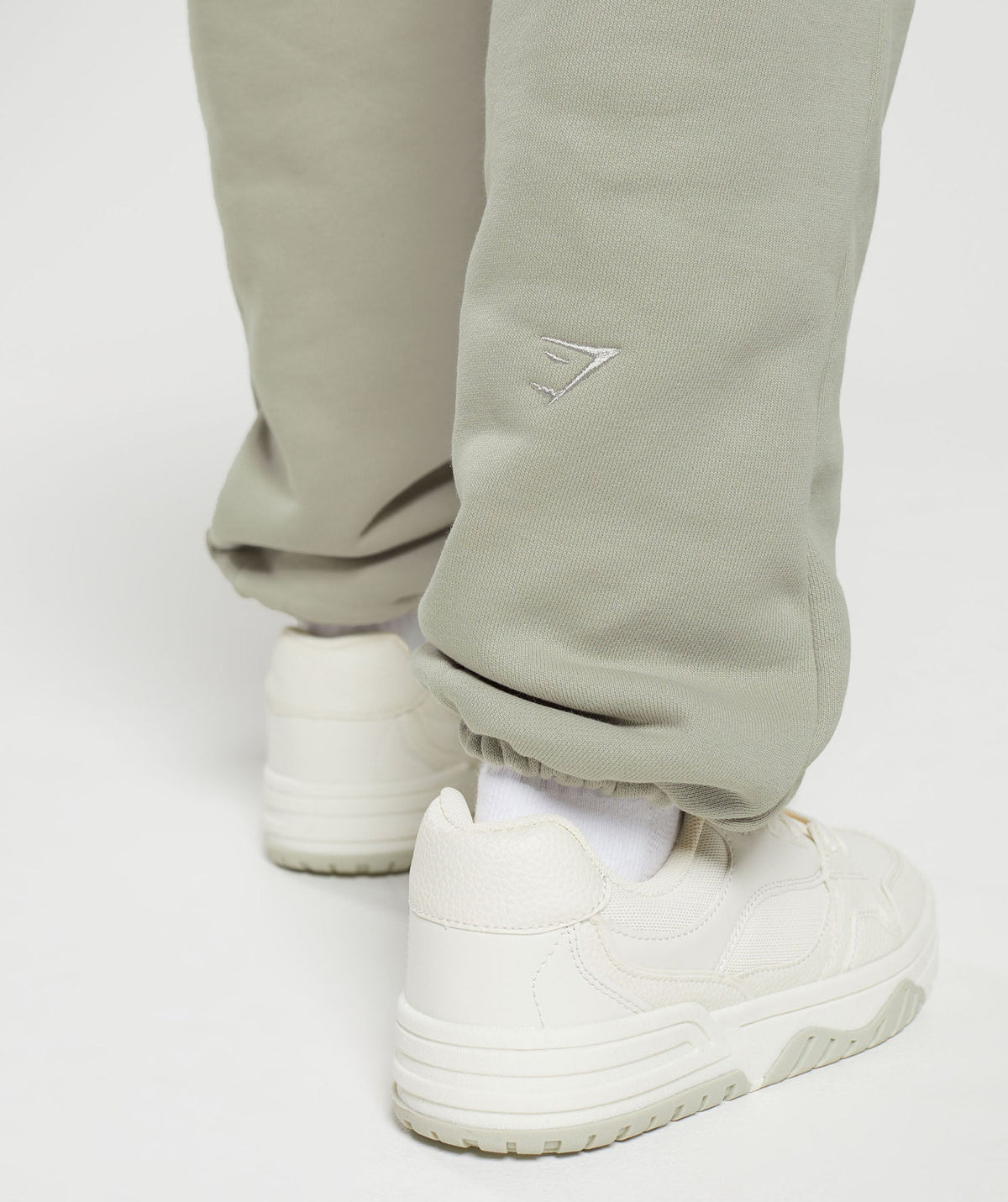 gymshark-heavyweight-loopback-sweat-joggers-stone-grey-aw23