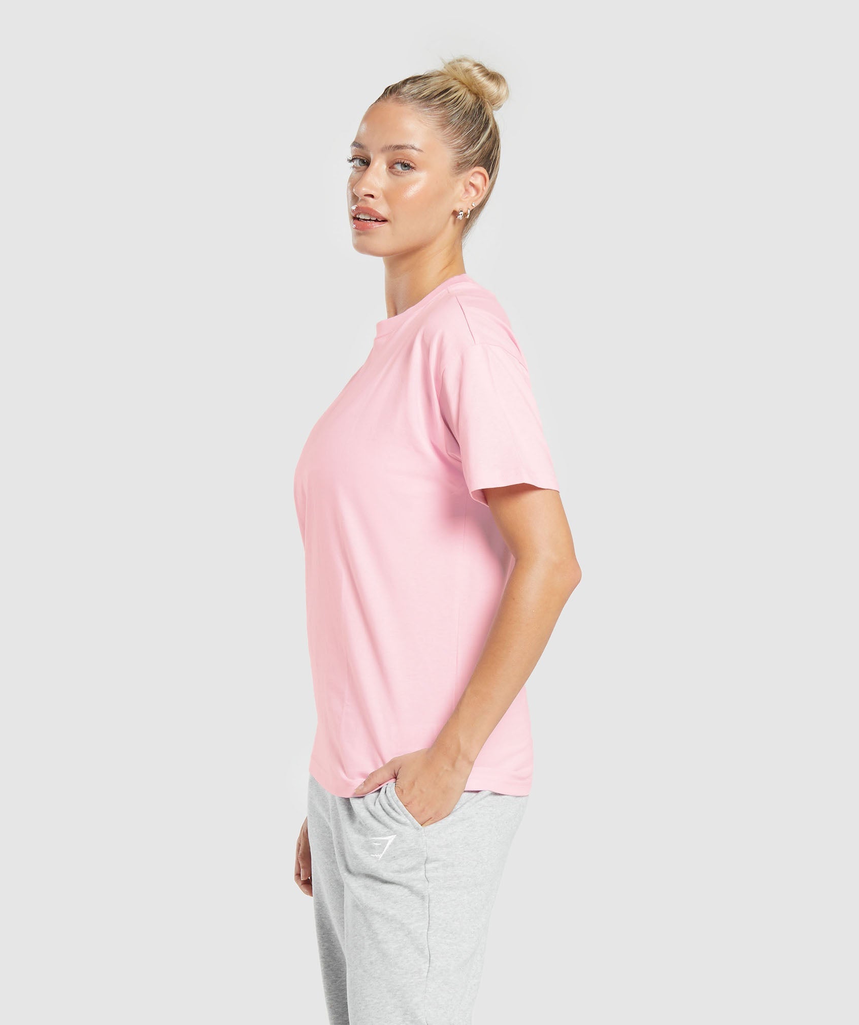 gymshark-love-hearts-oversized-t-shirt-dolly-pink-aw23