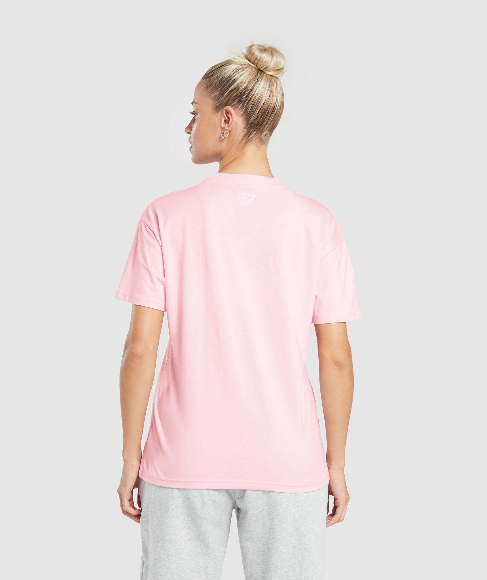 gymshark-love-hearts-oversized-t-shirt-dolly-pink-aw23