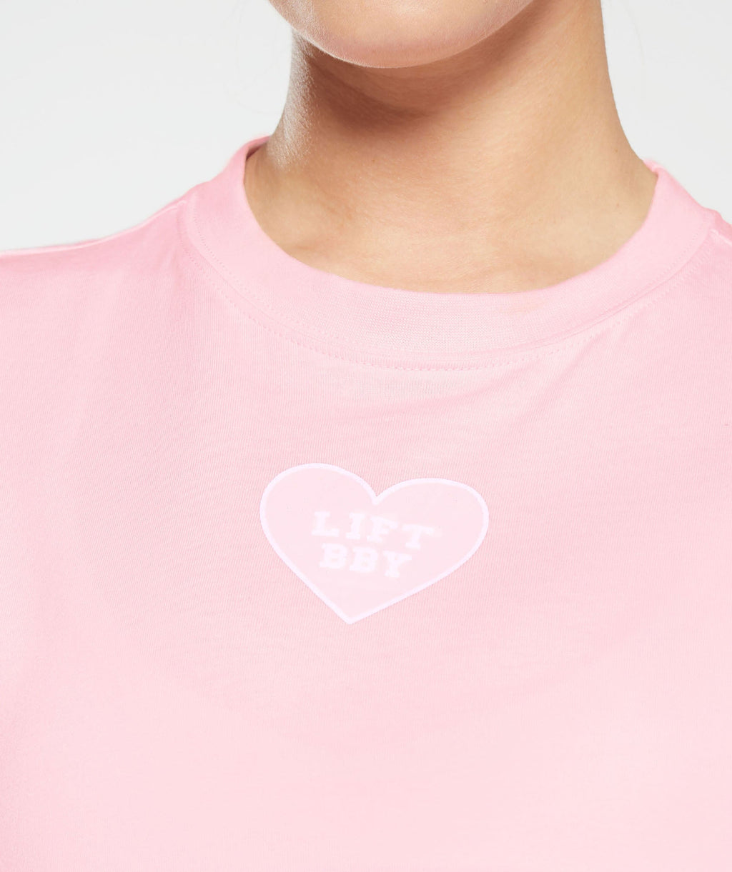 gymshark-love-hearts-oversized-t-shirt-dolly-pink-aw23