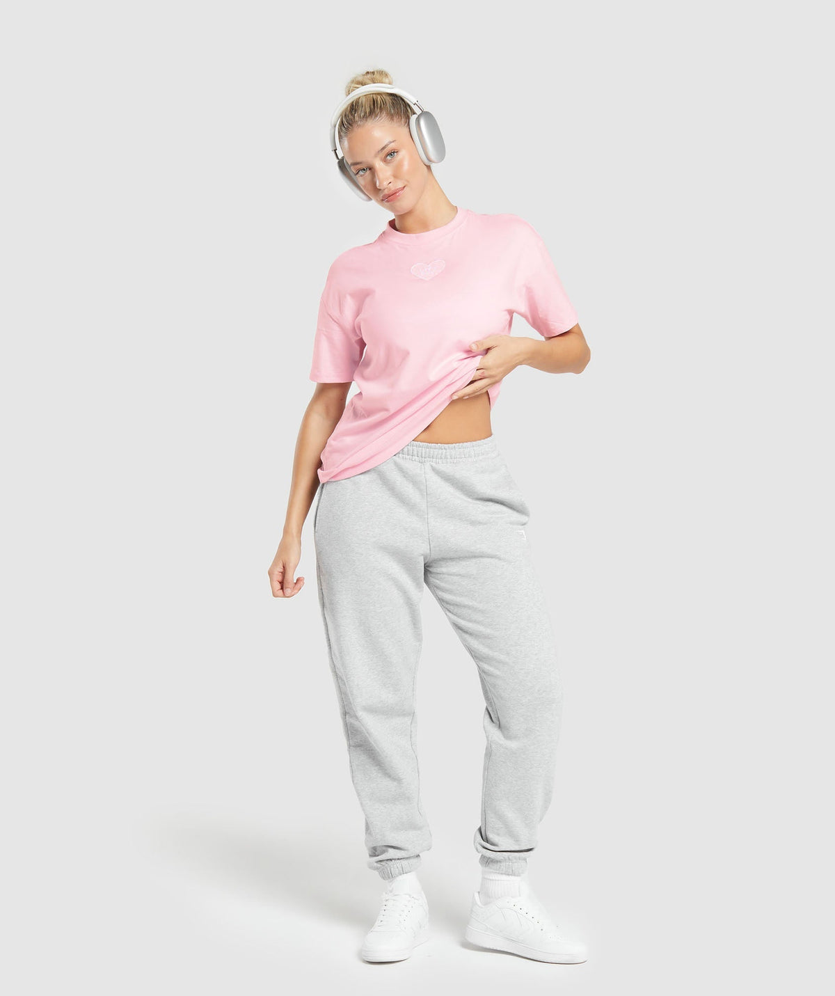 gymshark-love-hearts-oversized-t-shirt-dolly-pink-aw23