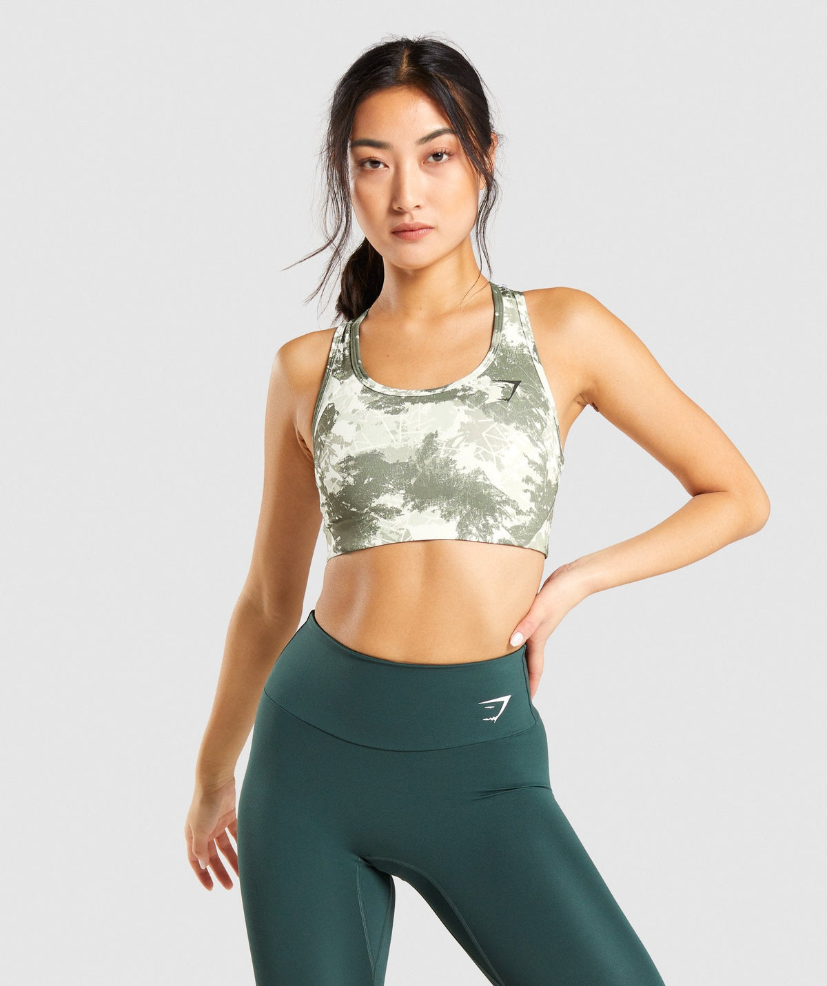 gymshark-essential-racerback-training-sports-bra-light-green-camo-print