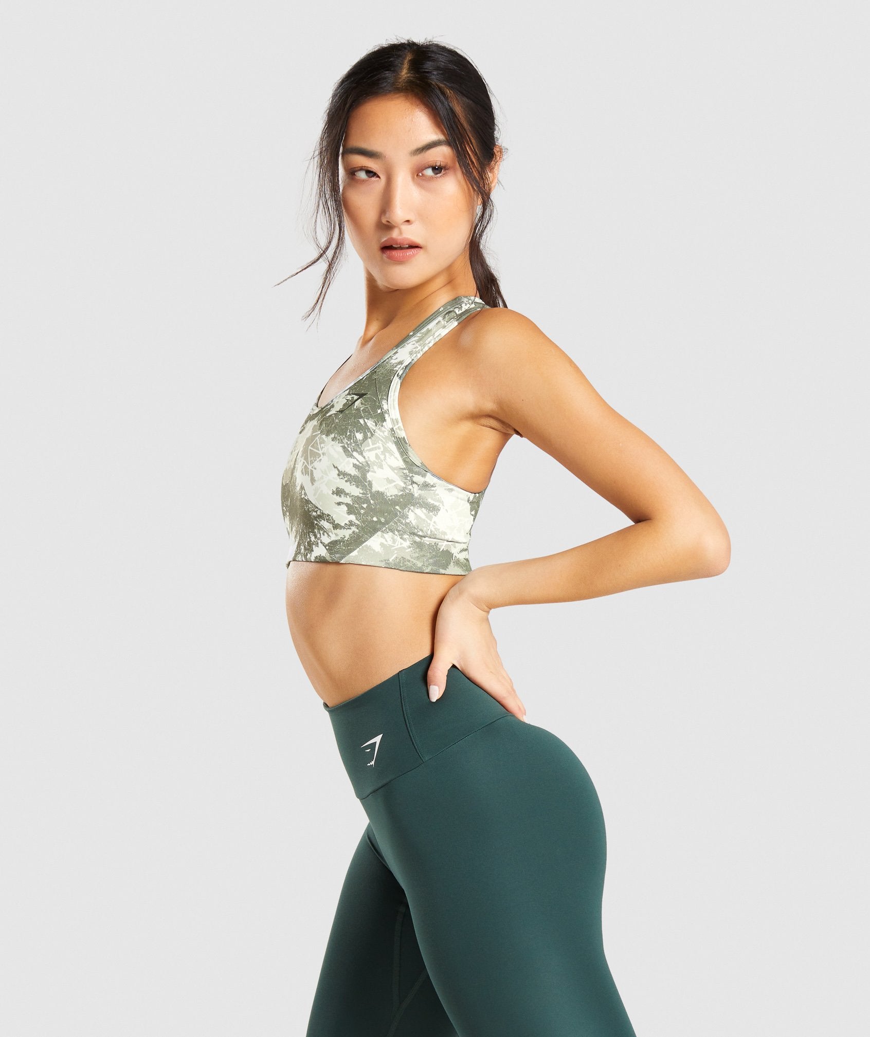 gymshark-essential-racerback-training-sports-bra-light-green-camo-print