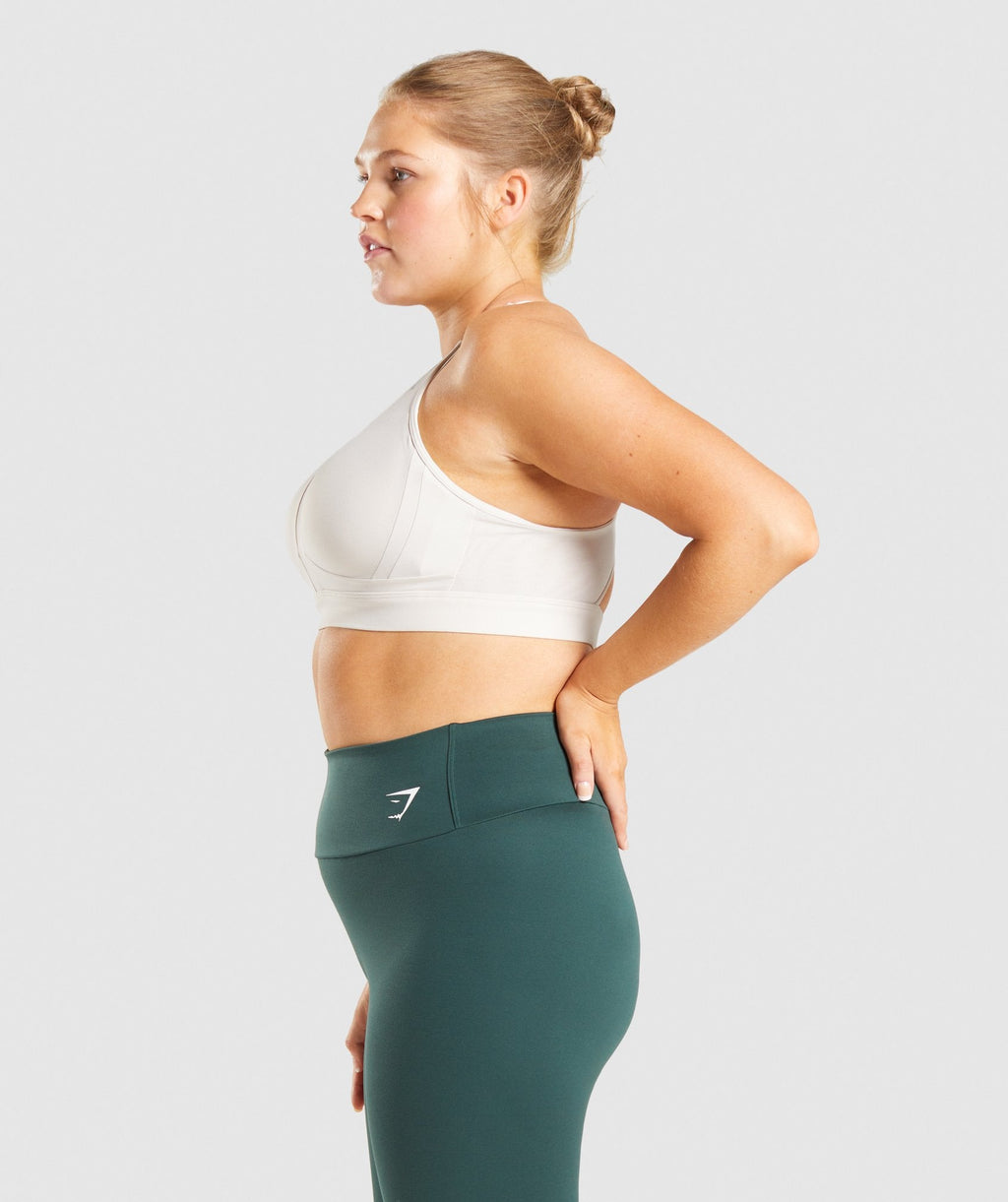 gymshark-mesh-neckline-training-sports-bra-light-grey