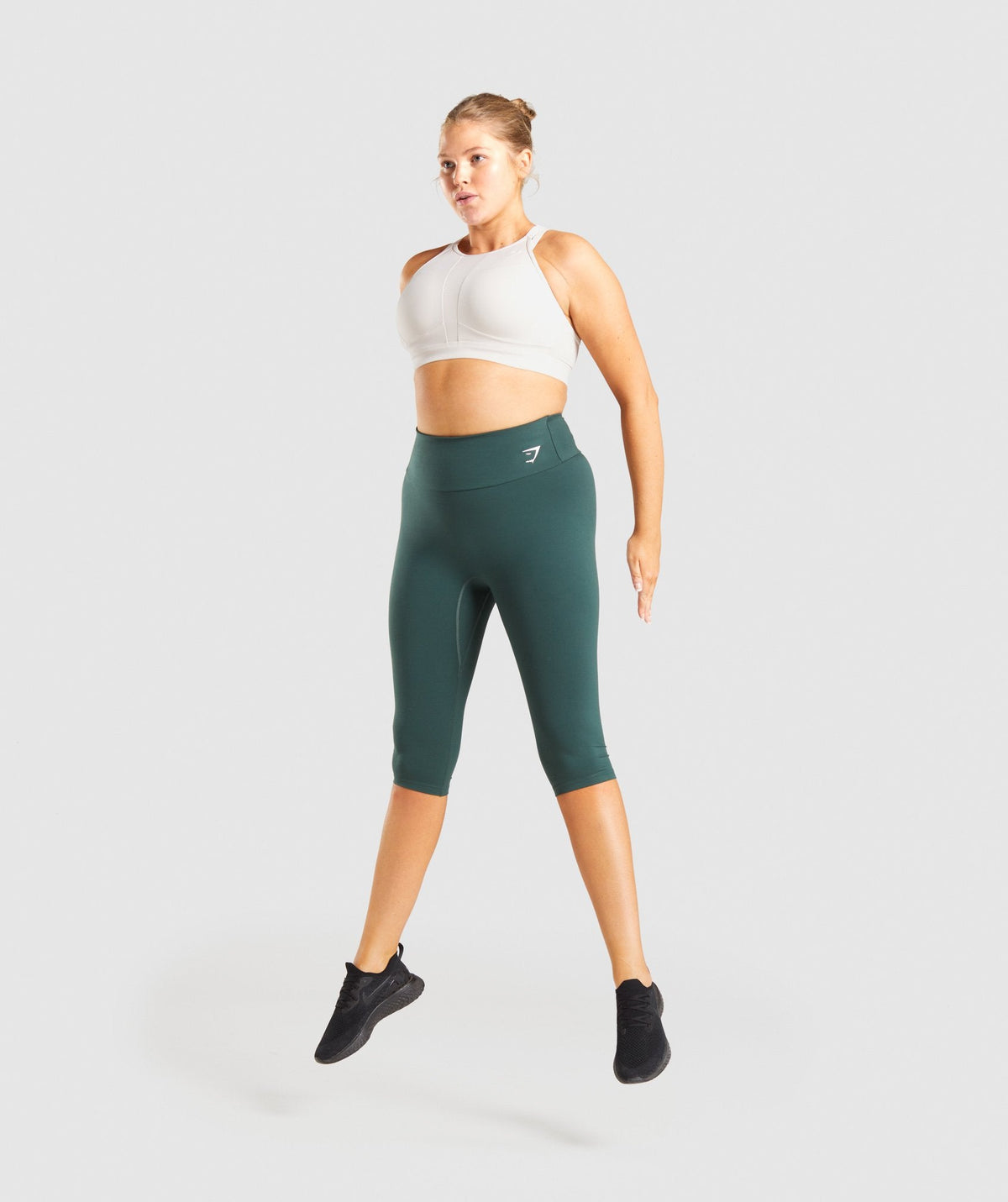 gymshark-mesh-neckline-training-sports-bra-light-grey