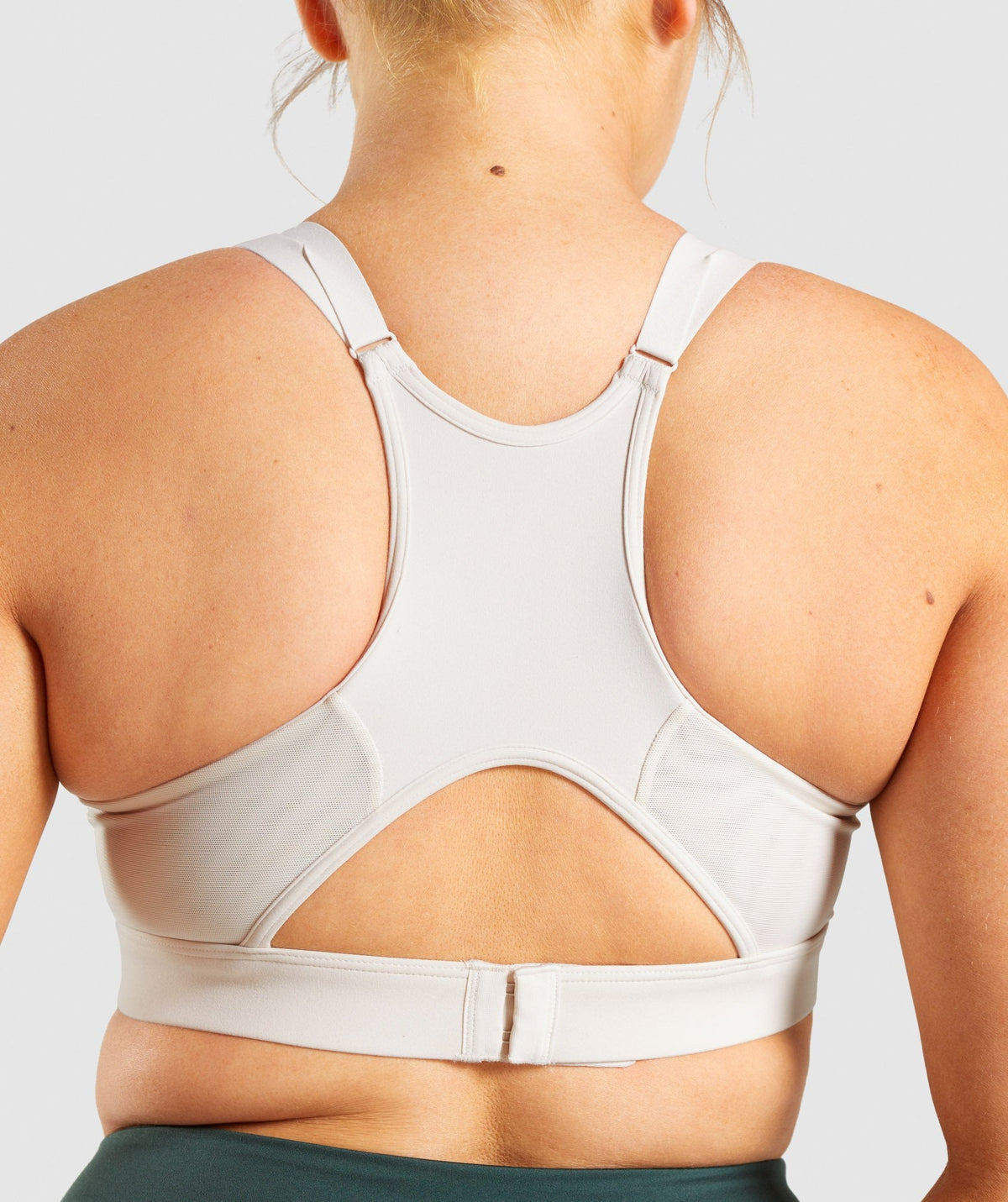 gymshark-mesh-neckline-training-sports-bra-light-grey