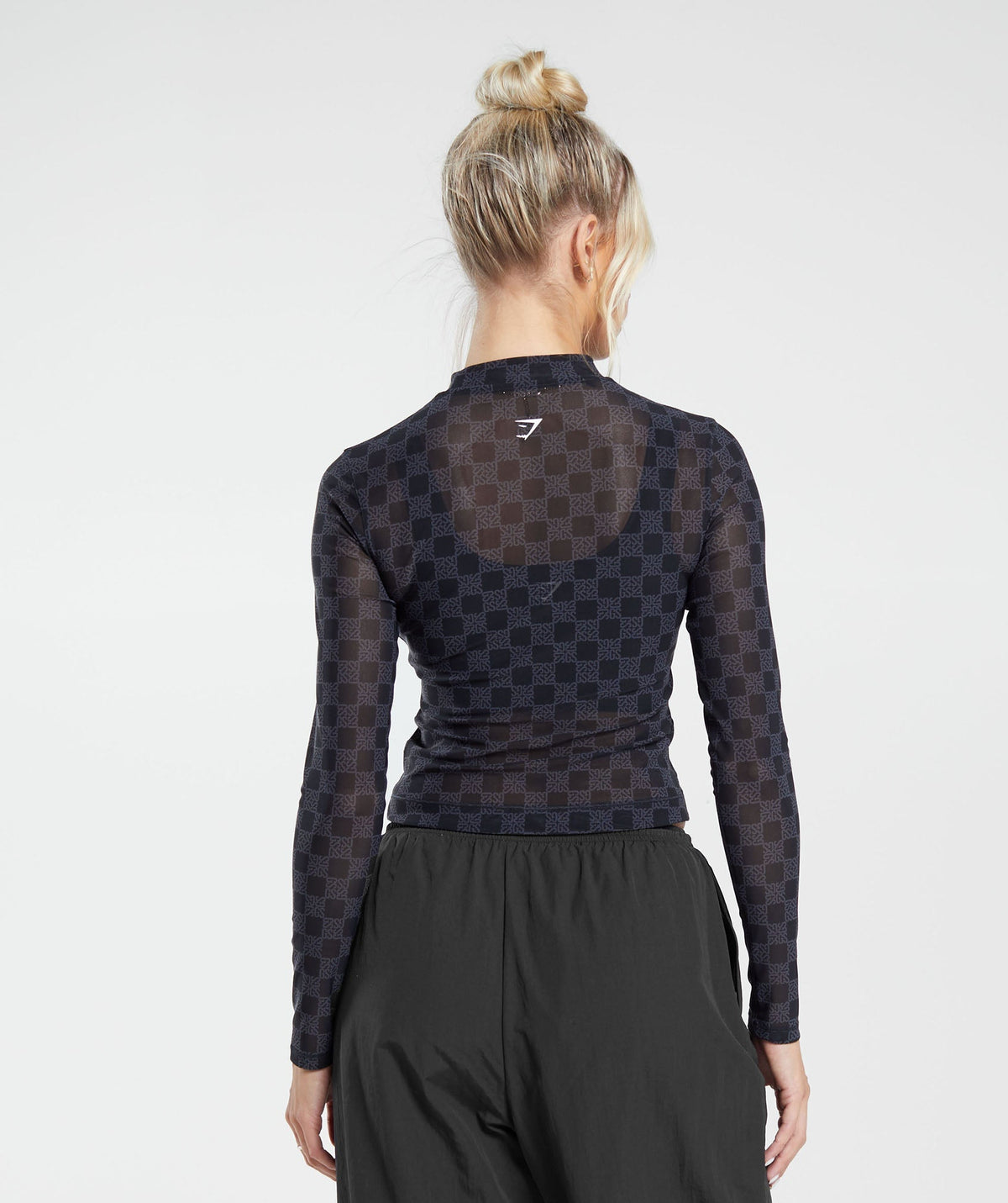 gymshark-monogram-mesh-long-sleeve-top-onyx-grey-aw23