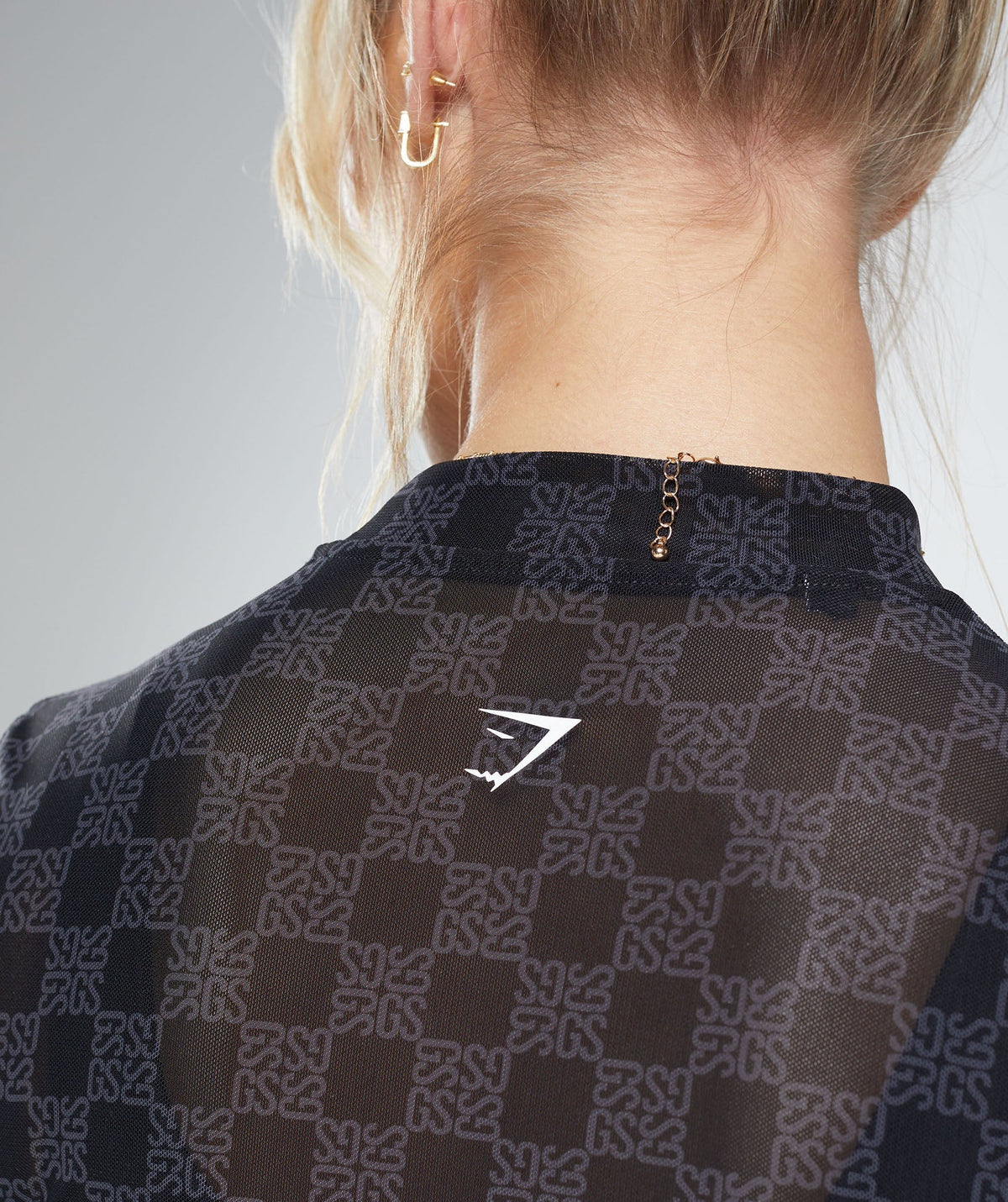 gymshark-monogram-mesh-long-sleeve-top-onyx-grey-aw23