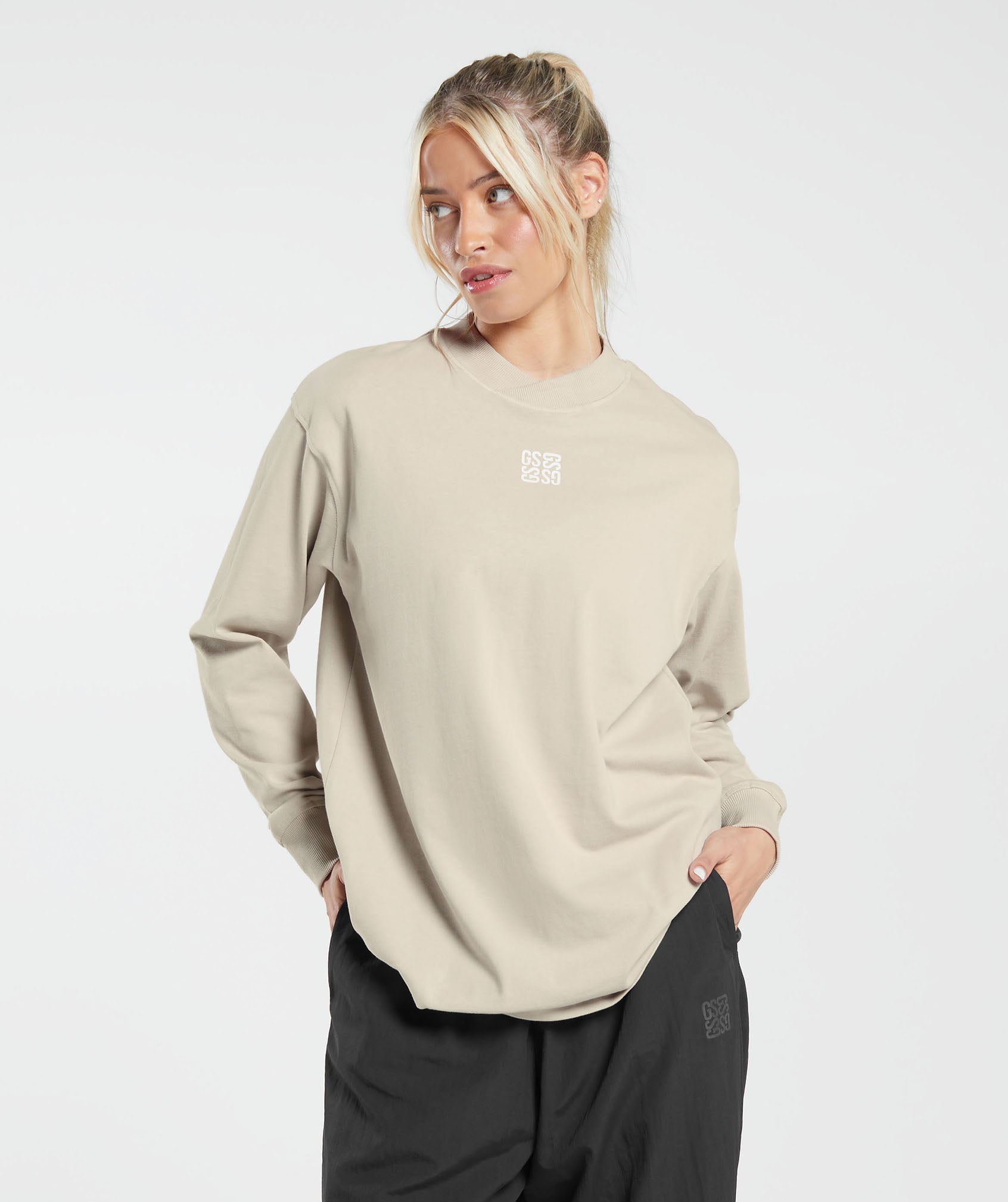 gymshark-monogram-oversized-long-sleeve-top-grey-aw23