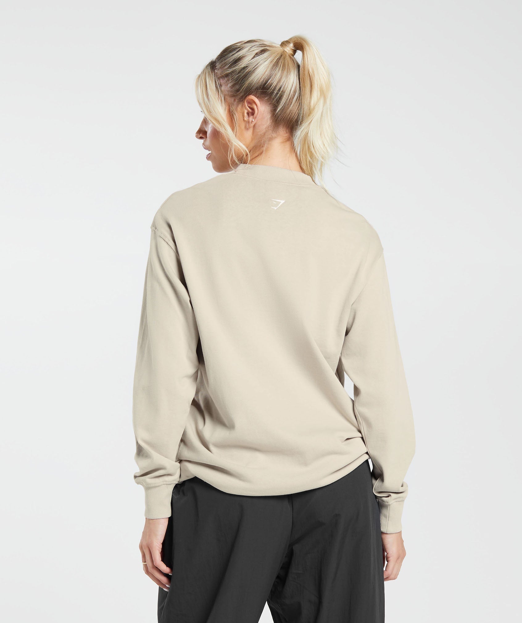gymshark-monogram-oversized-long-sleeve-top-grey-aw23