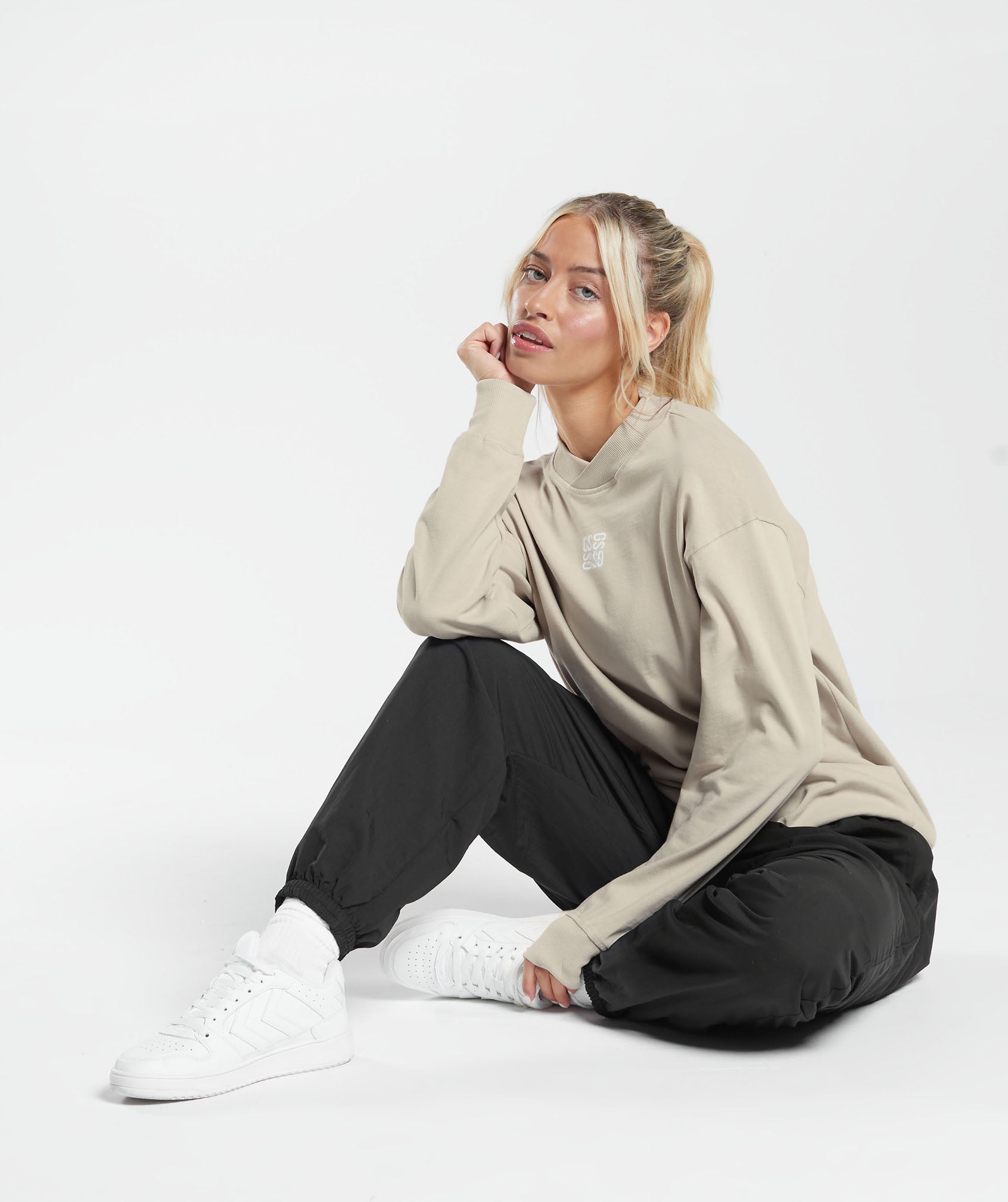 gymshark-monogram-oversized-long-sleeve-top-grey-aw23