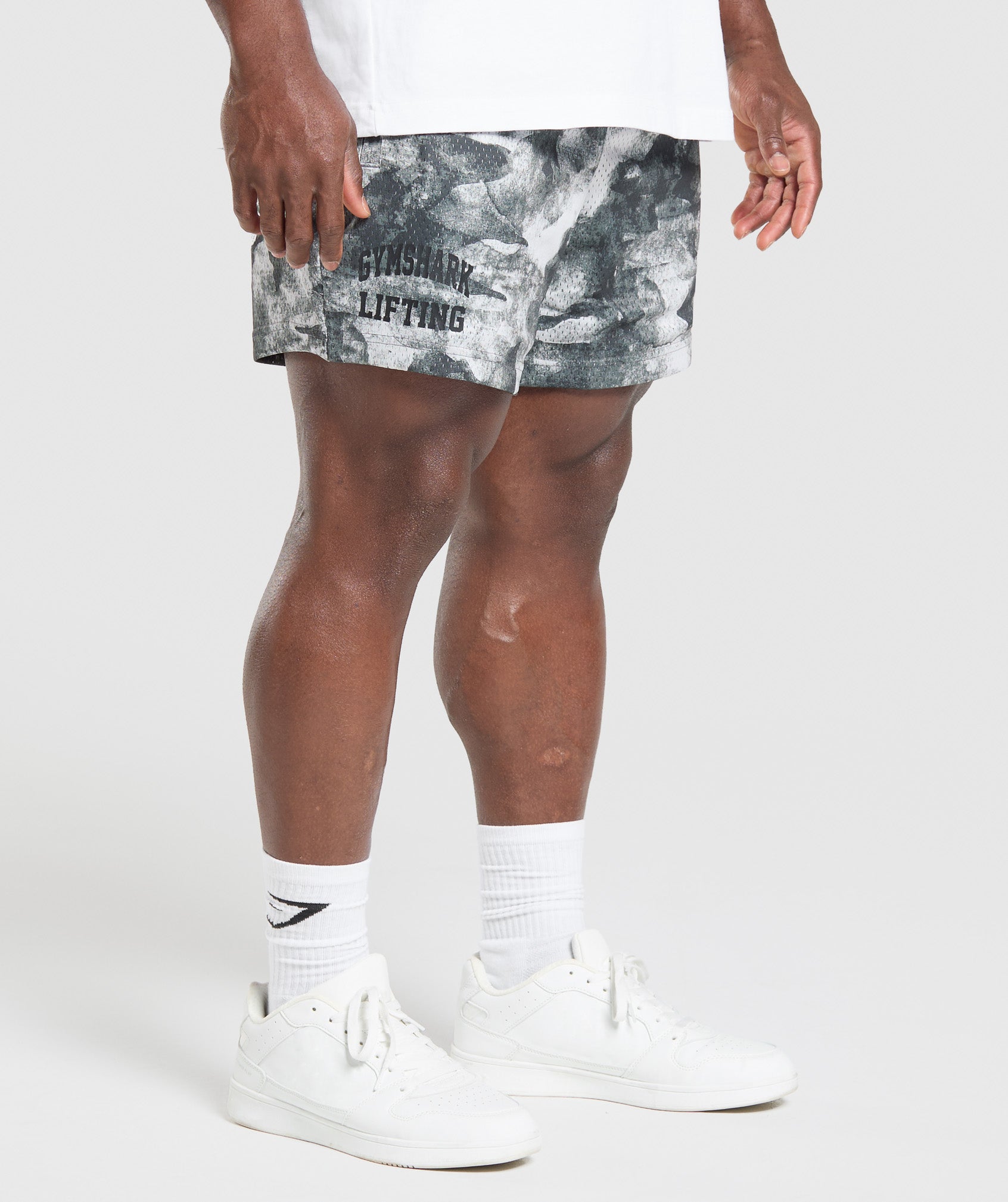 gymshark-lifting-mesh-5-shorts-shorts-grey-ss25-1