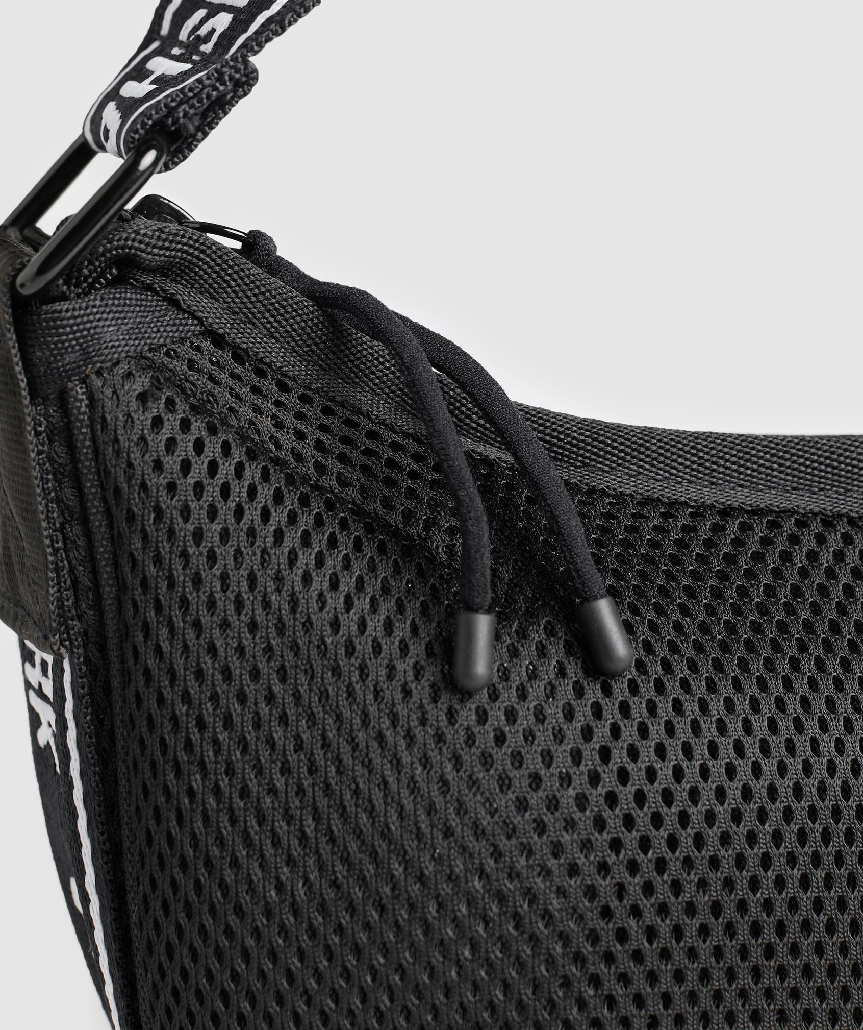 gymshark-mesh-shoulder-bag-black-aw24