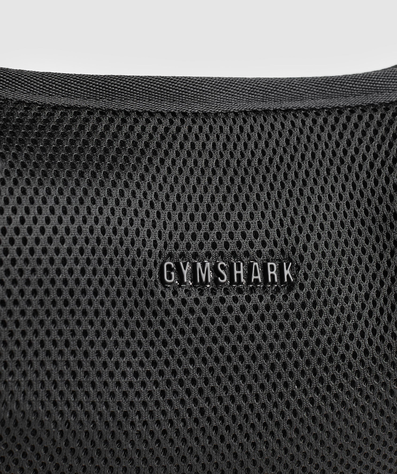 gymshark-mesh-shoulder-bag-black-aw24