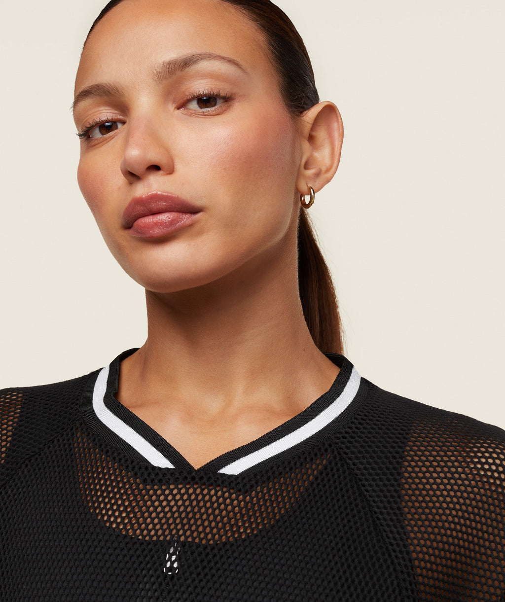 gymshark-everywear-mesh-layering-tee-black-soft-white-ss24