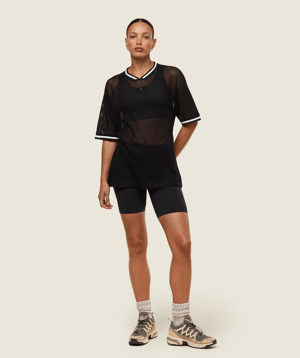gymshark-everywear-mesh-layering-tee-black-soft-white-ss24