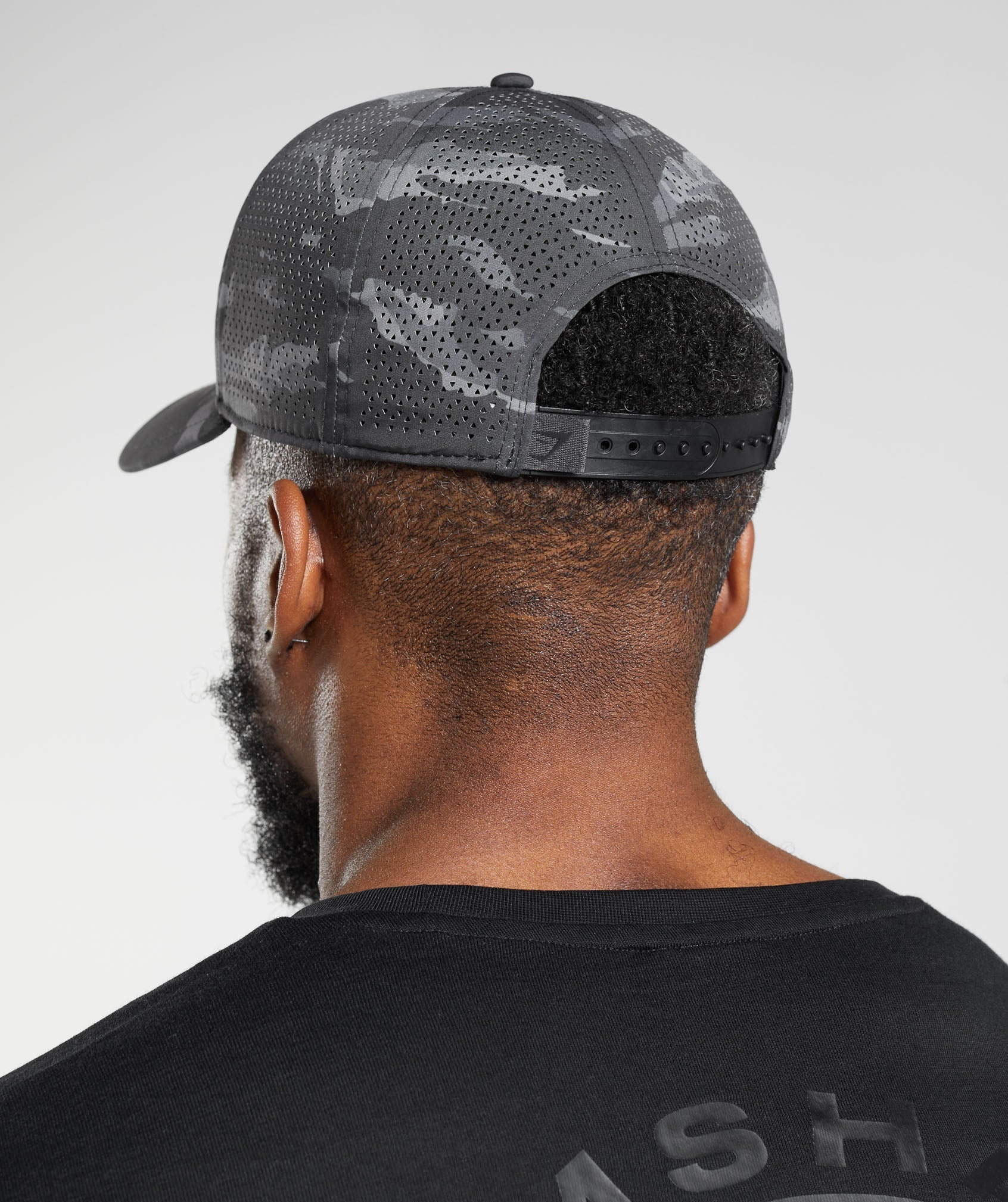 gymshark-mesh-trucker-black-ss23