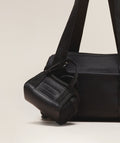 gymshark-mini-everyday-holdall-keychain-black-ss25