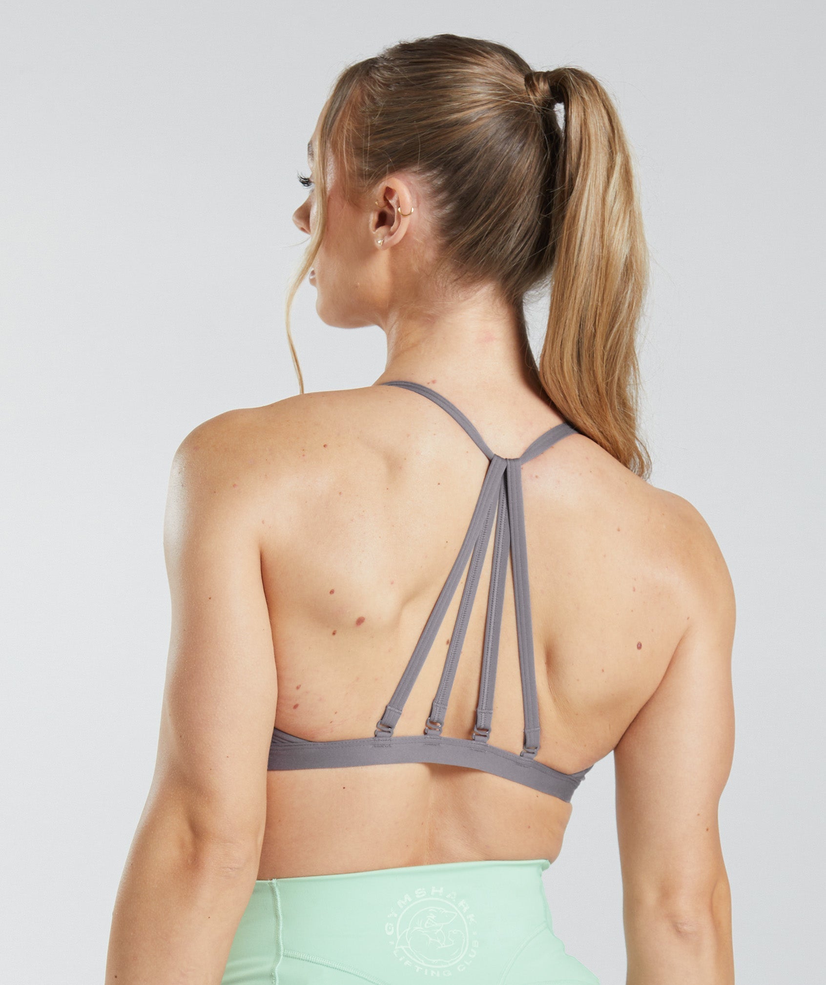 gymshark-minimal-sports-bra-titanium-grey-ss23