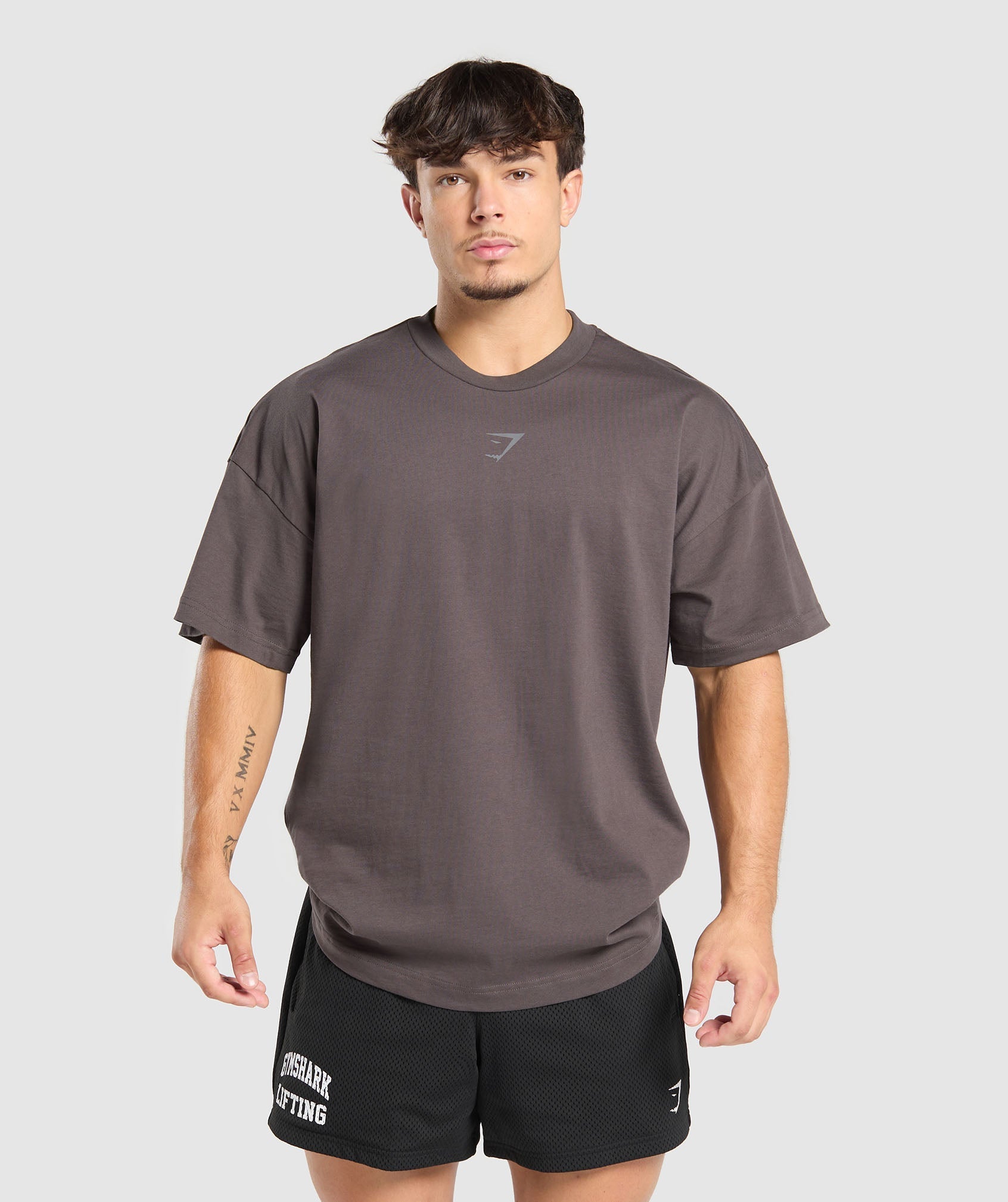gymshark-movin-metal-graphic-t-shirt-greyed-purple-aw24