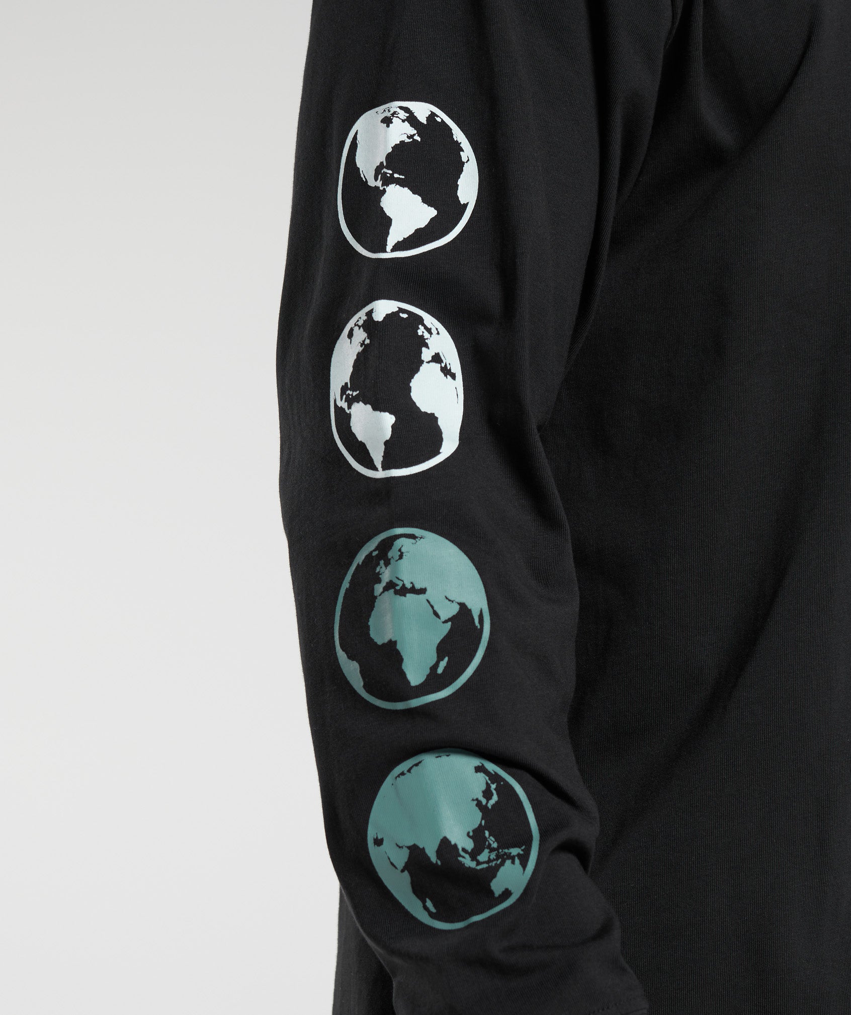 gymshark-global-graphic-long-sleeve-t-shirt-black-aw23