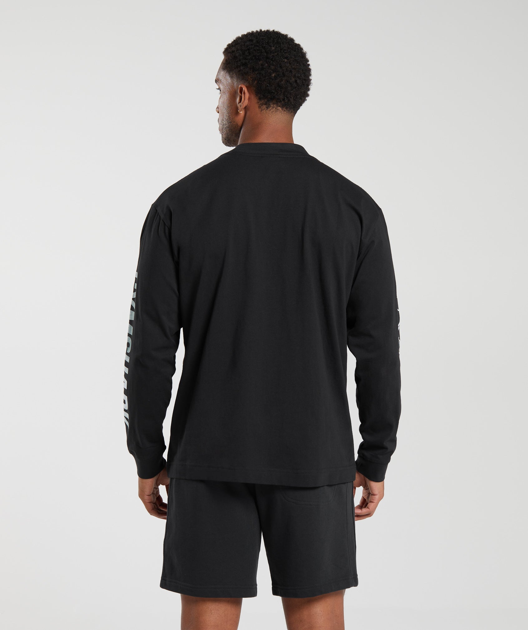 gymshark-global-graphic-long-sleeve-t-shirt-black-aw23