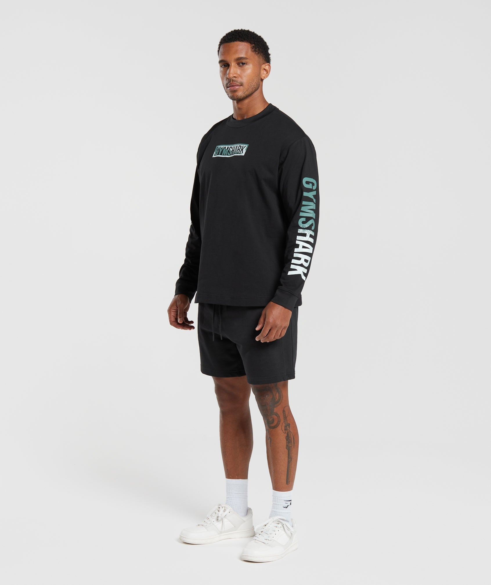 gymshark-global-graphic-long-sleeve-t-shirt-black-aw23