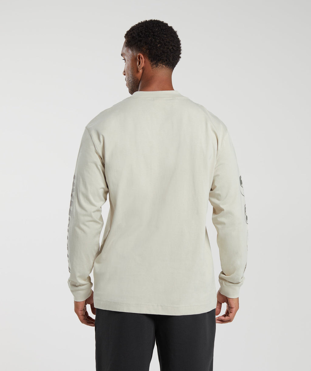 gymshark-global-graphic-long-sleeve-t-shirt-pebble-grey-aw23