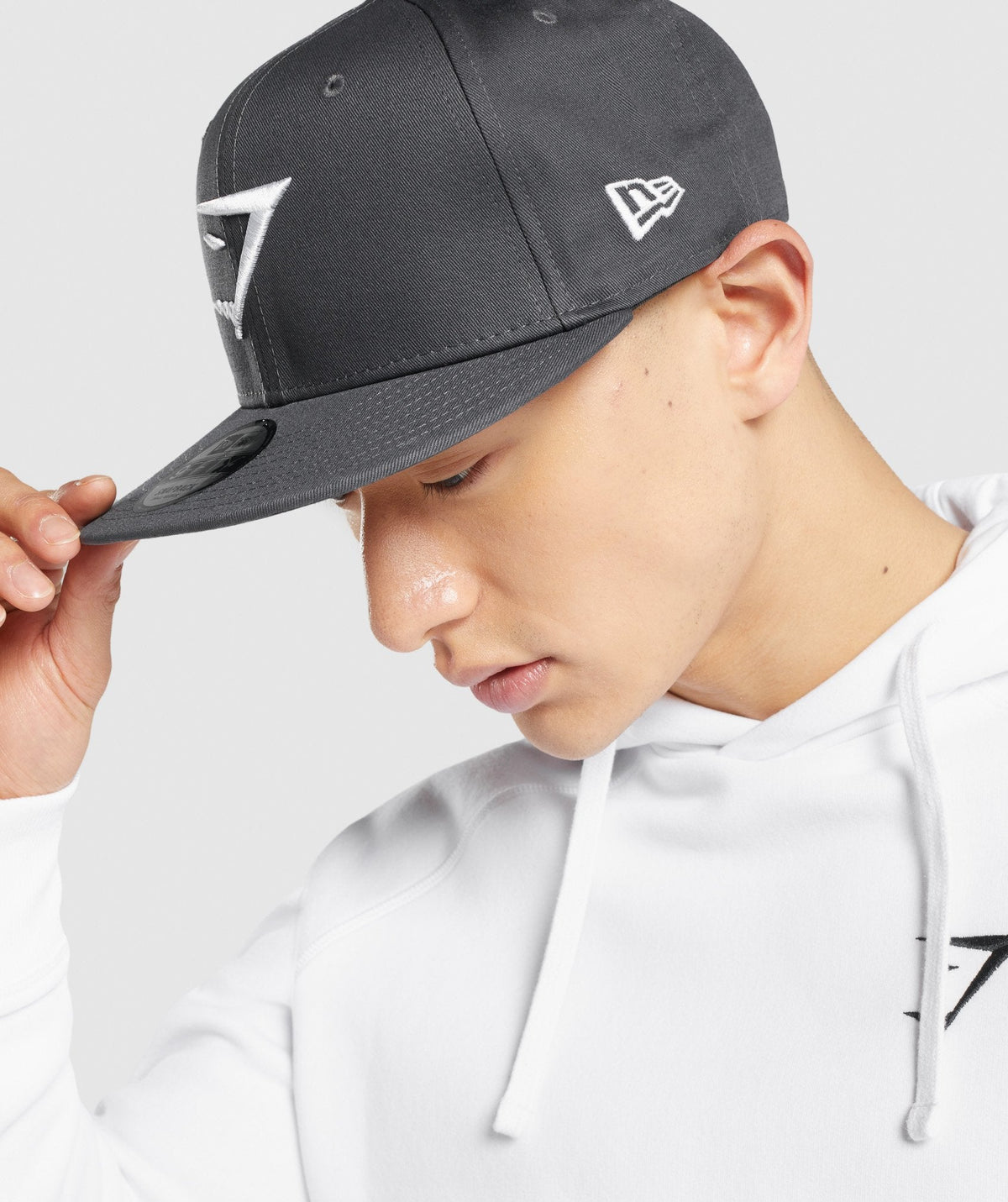 gymshark-new-era-9fifty-snapback-grey-white