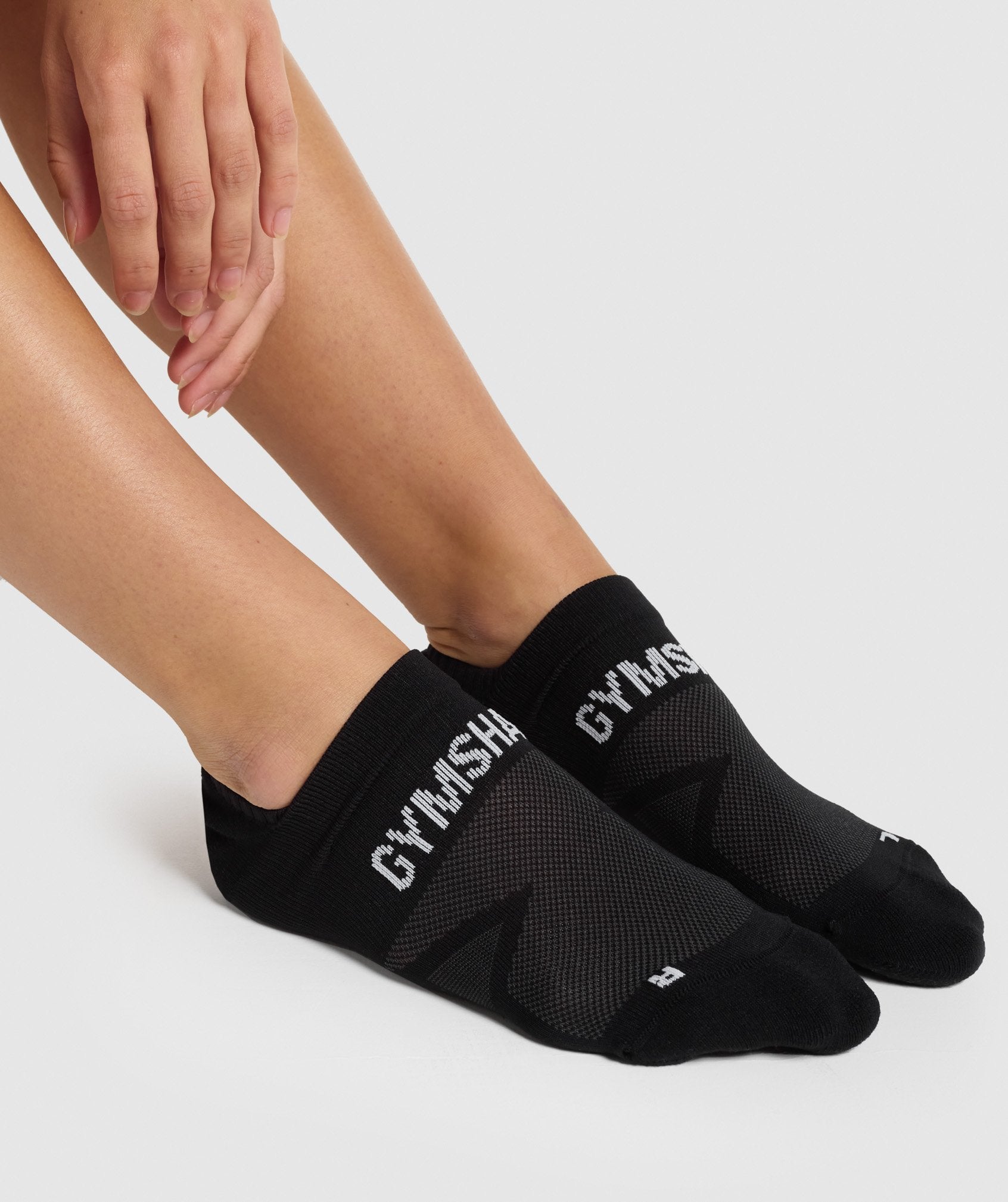 gymshark-no-show-performance-socks-black