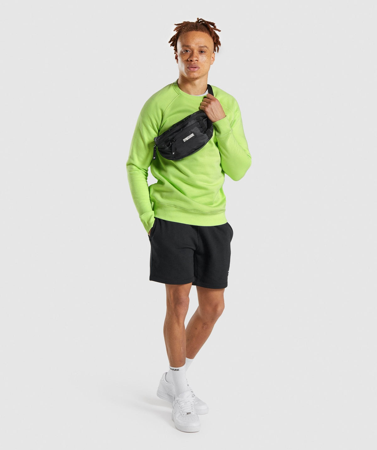 gymshark-sling-bag-black