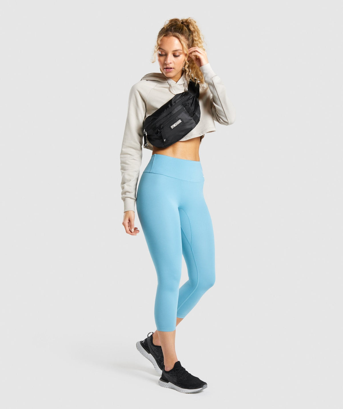 gymshark-sling-bag-black