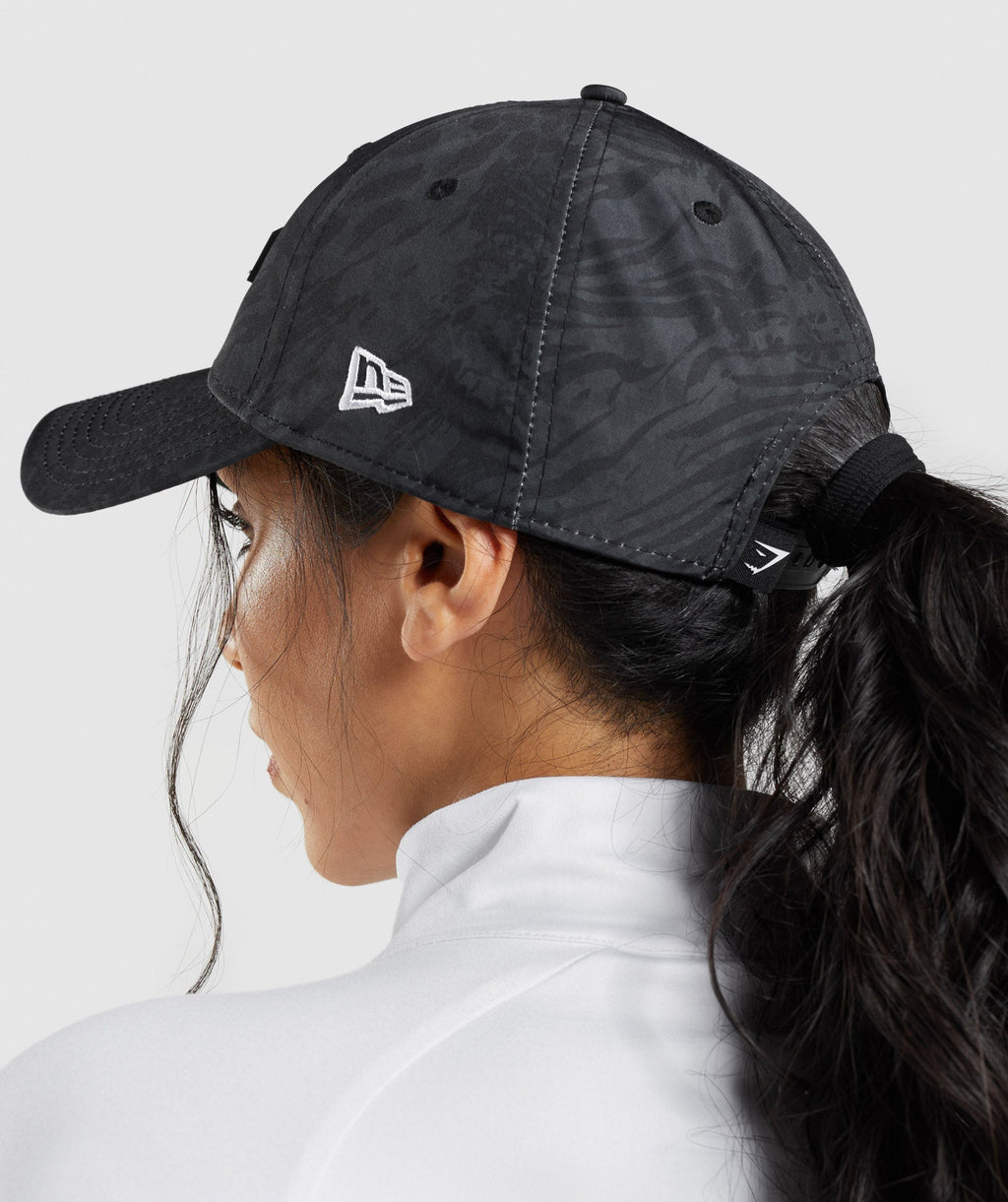gymshark-animal-print-snapback-black-aw21