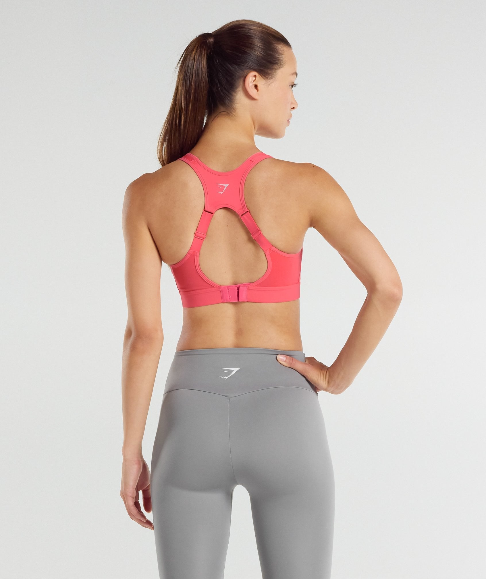 gymshark-open-back-training-sports-bra-pink-white-logo