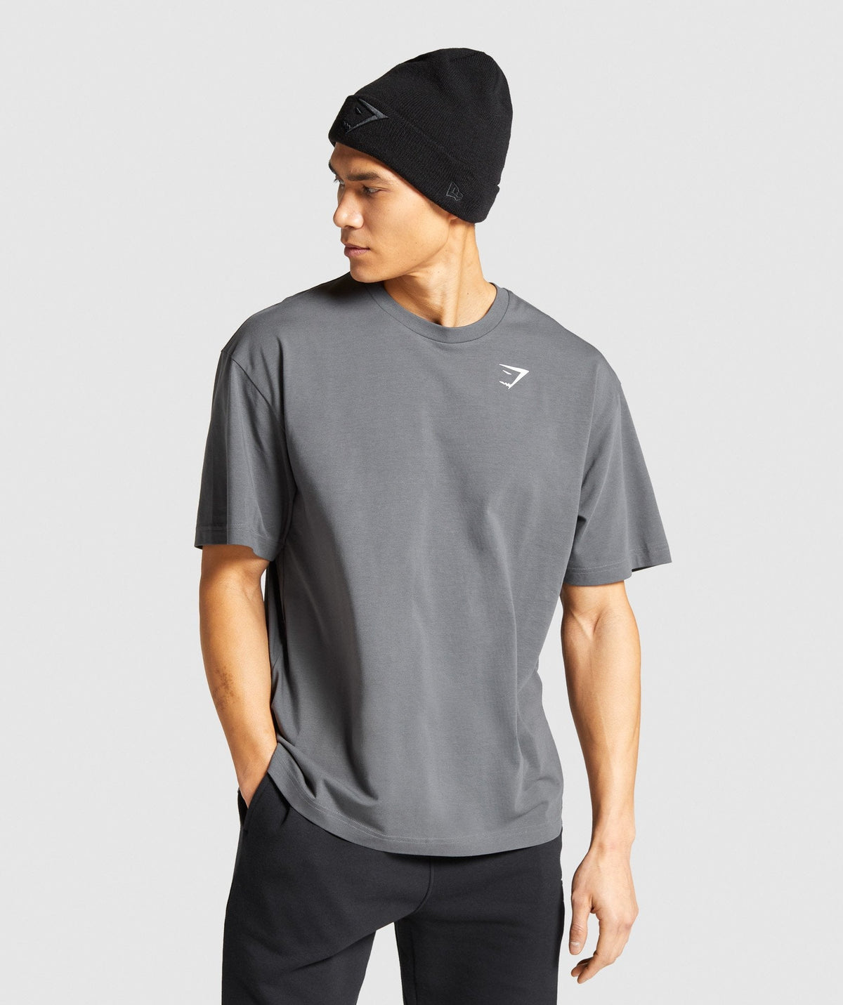 gymshark-essential-oversized-t-shirt-charcoal-gs21