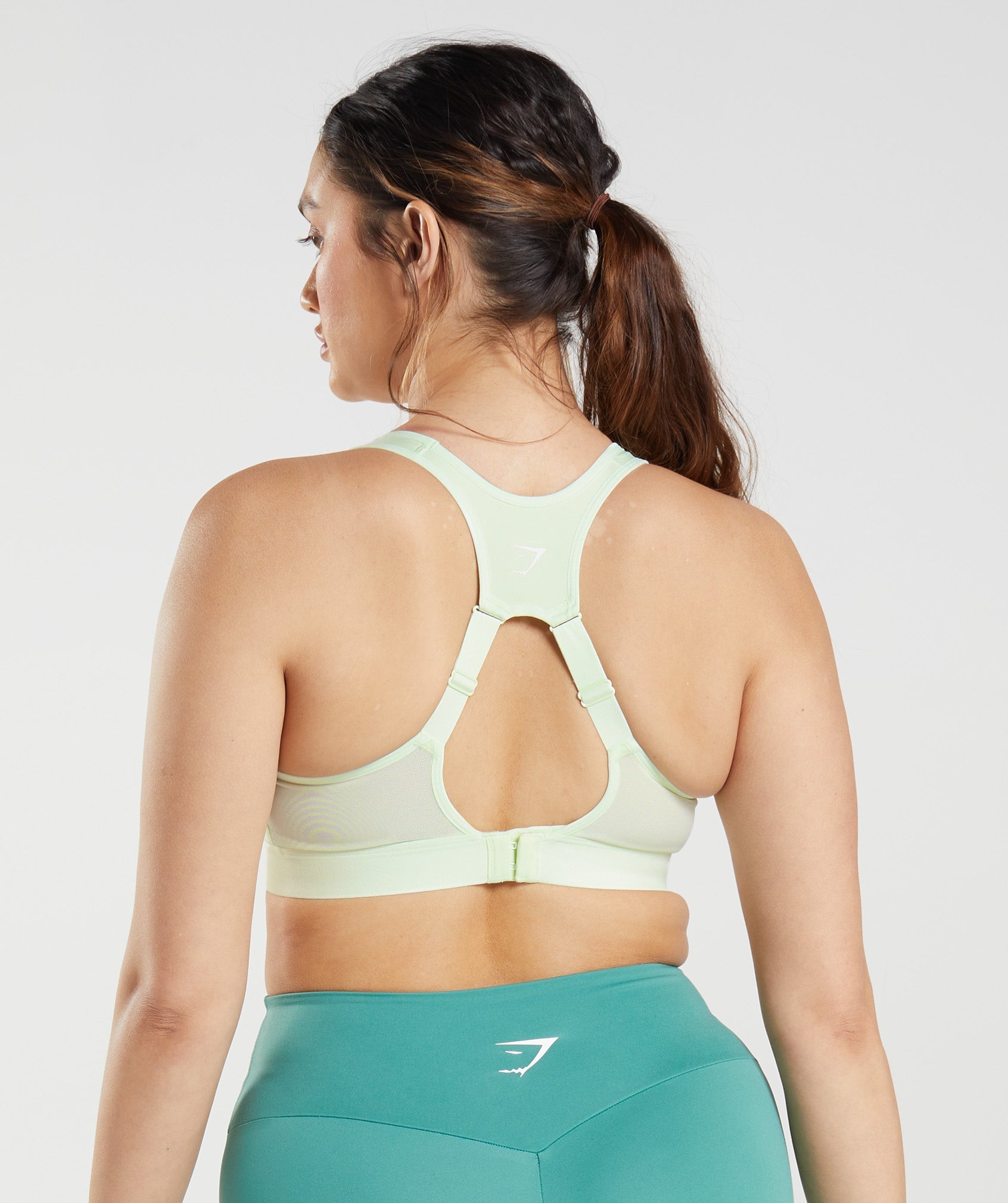 gymshark-open-back-sports-bra-cucumber-green-ss22