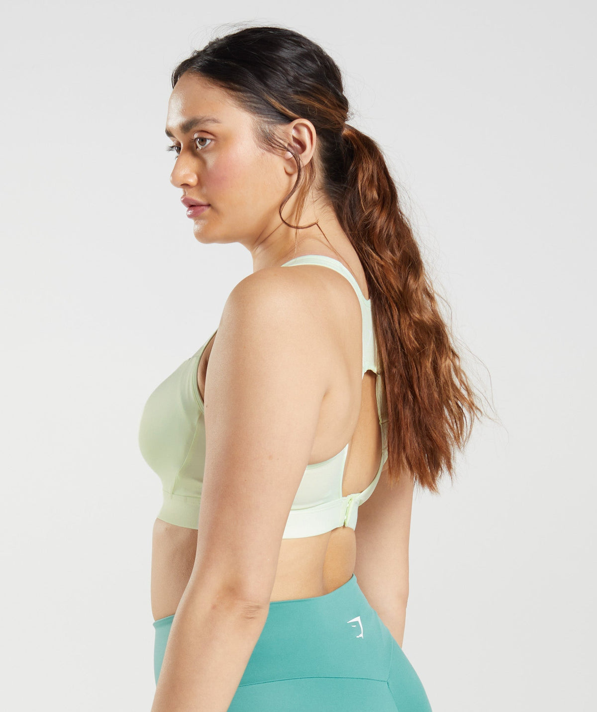 gymshark-open-back-sports-bra-cucumber-green-ss22