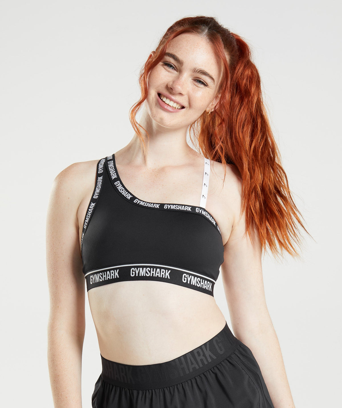 gymshark-strike-sports-bra-black-white-ss22