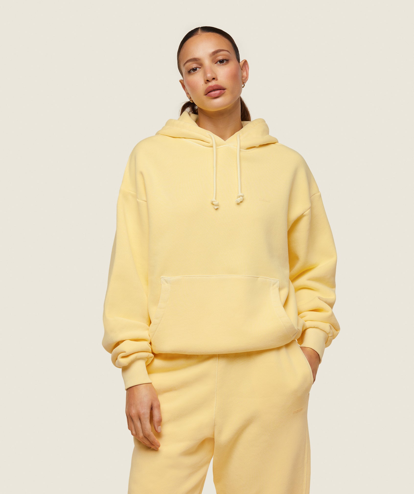 gymshark-everywear-relaxed-hoodie-sunray-yellow-ss24
