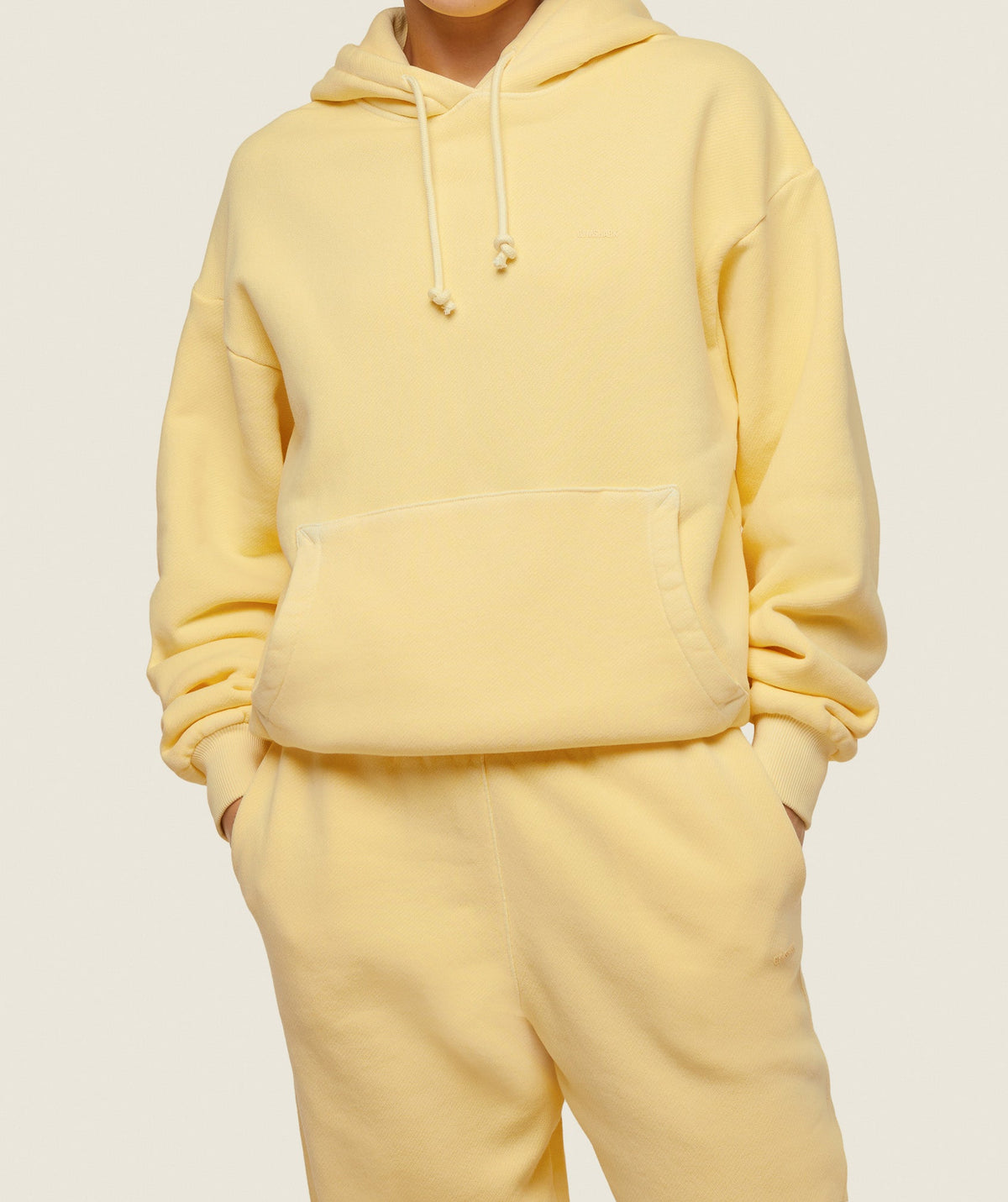 gymshark-everywear-relaxed-hoodie-sunray-yellow-ss24