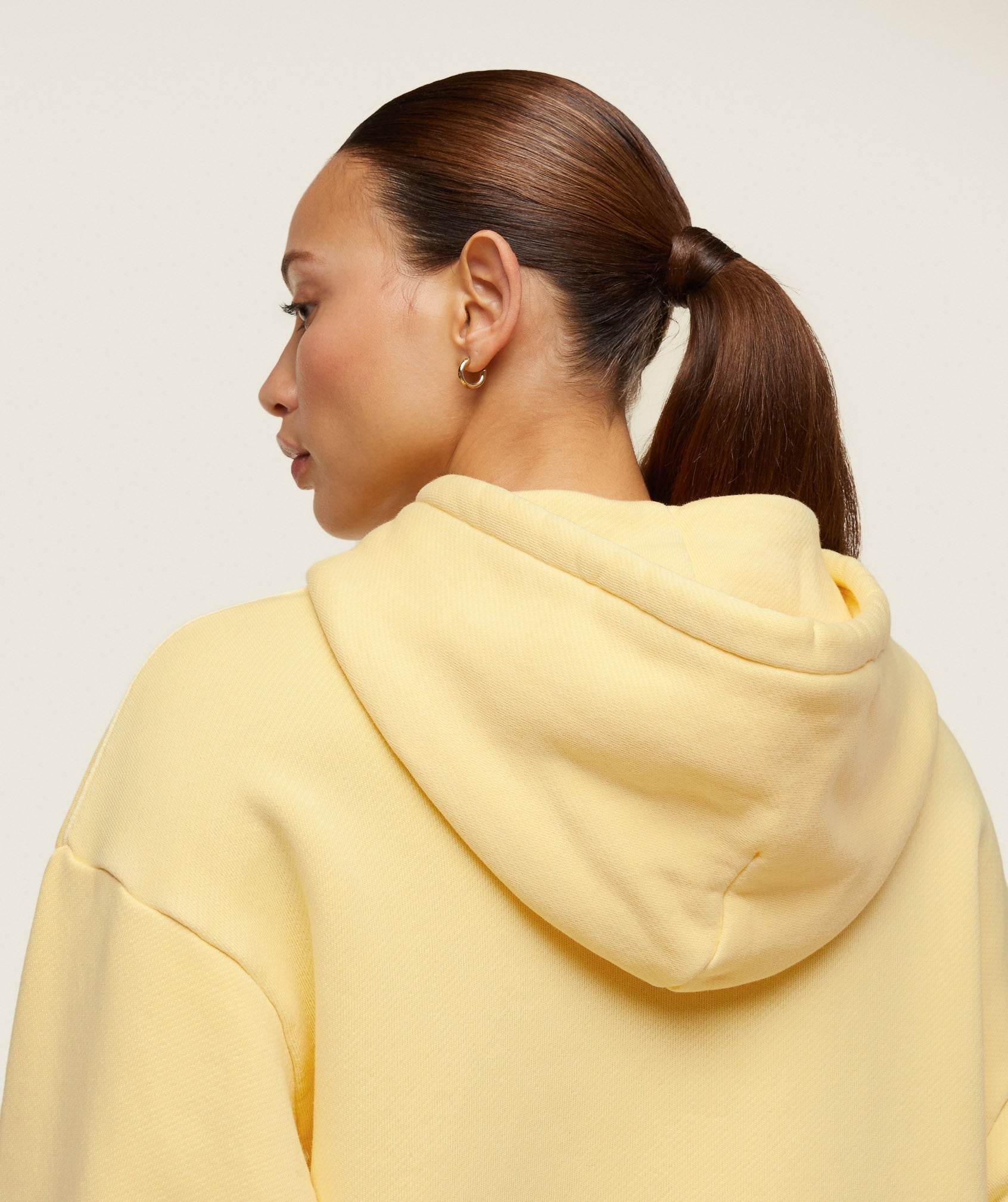 gymshark-everywear-relaxed-hoodie-sunray-yellow-ss24